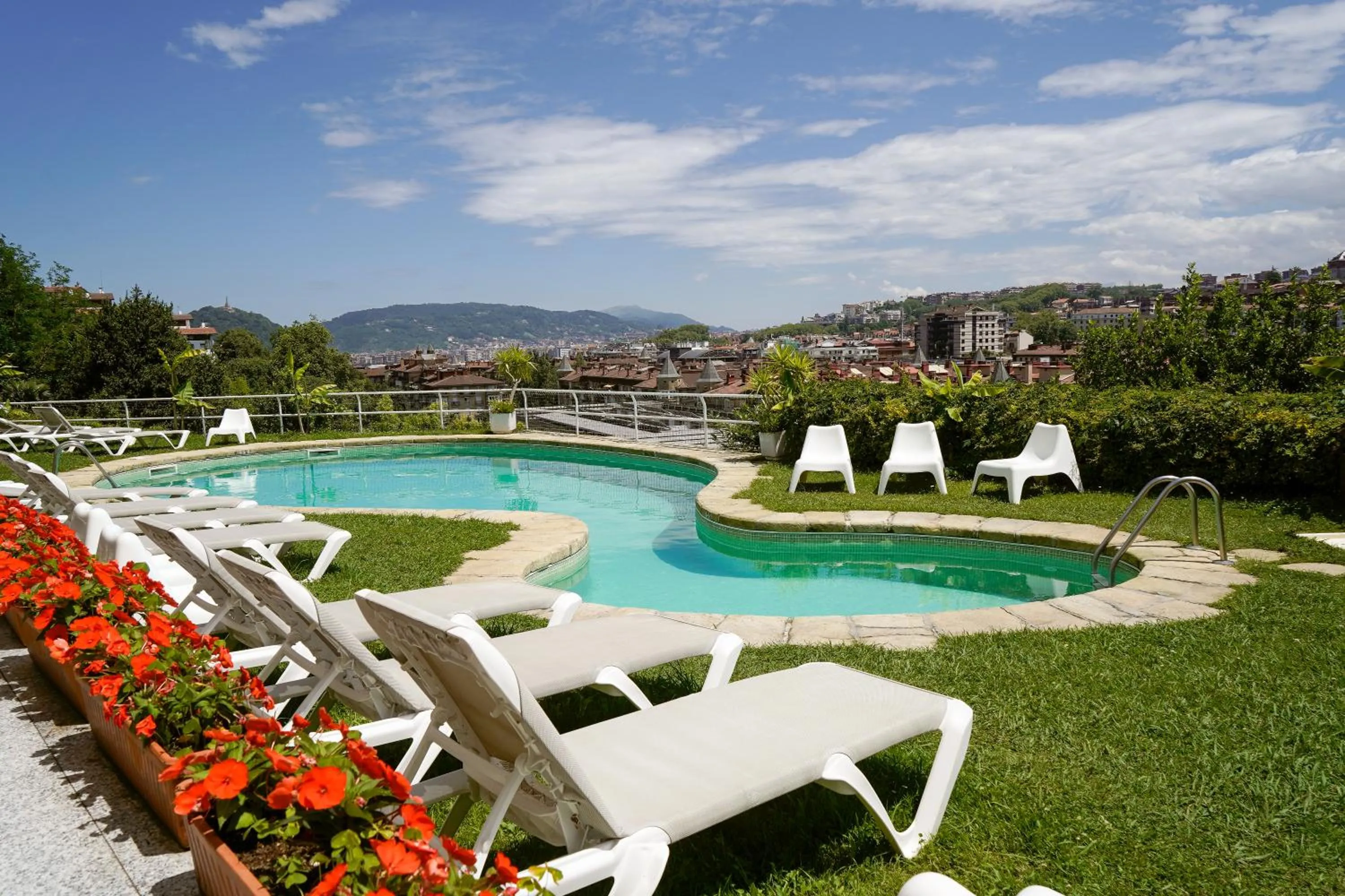 Swimming pool in Hotel Avenida