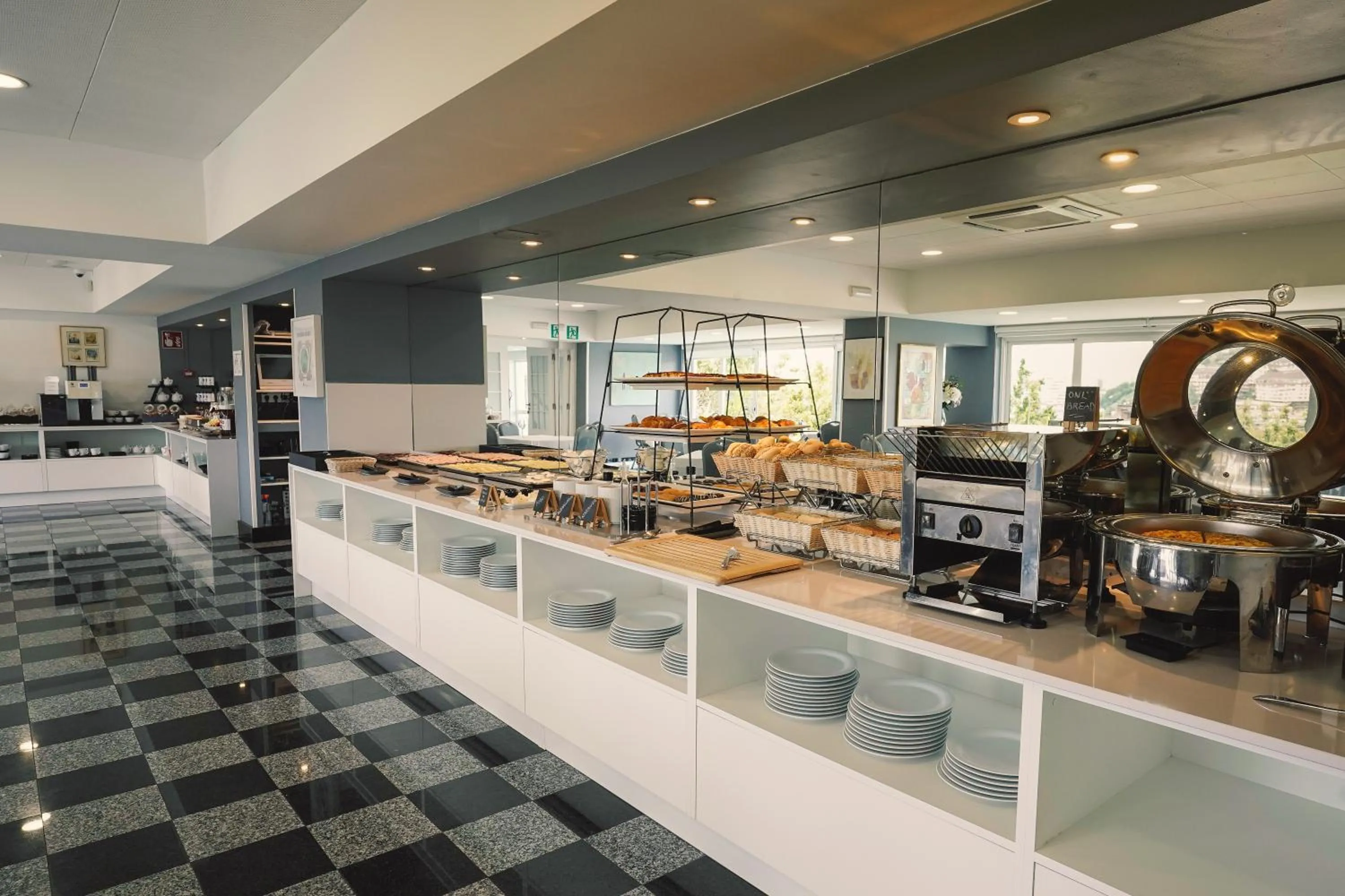 Breakfast in Hotel Avenida