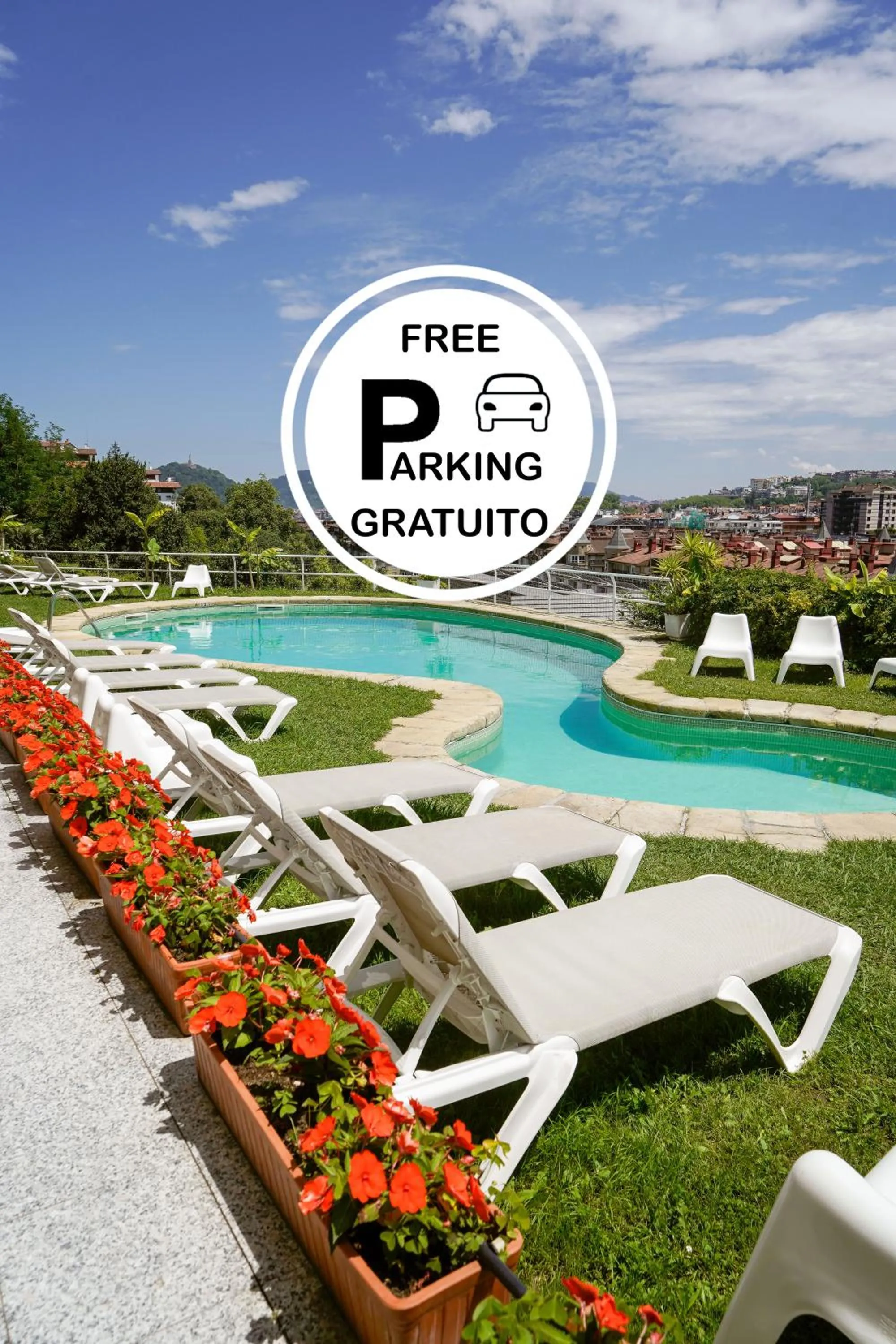 Swimming pool in Hotel Avenida