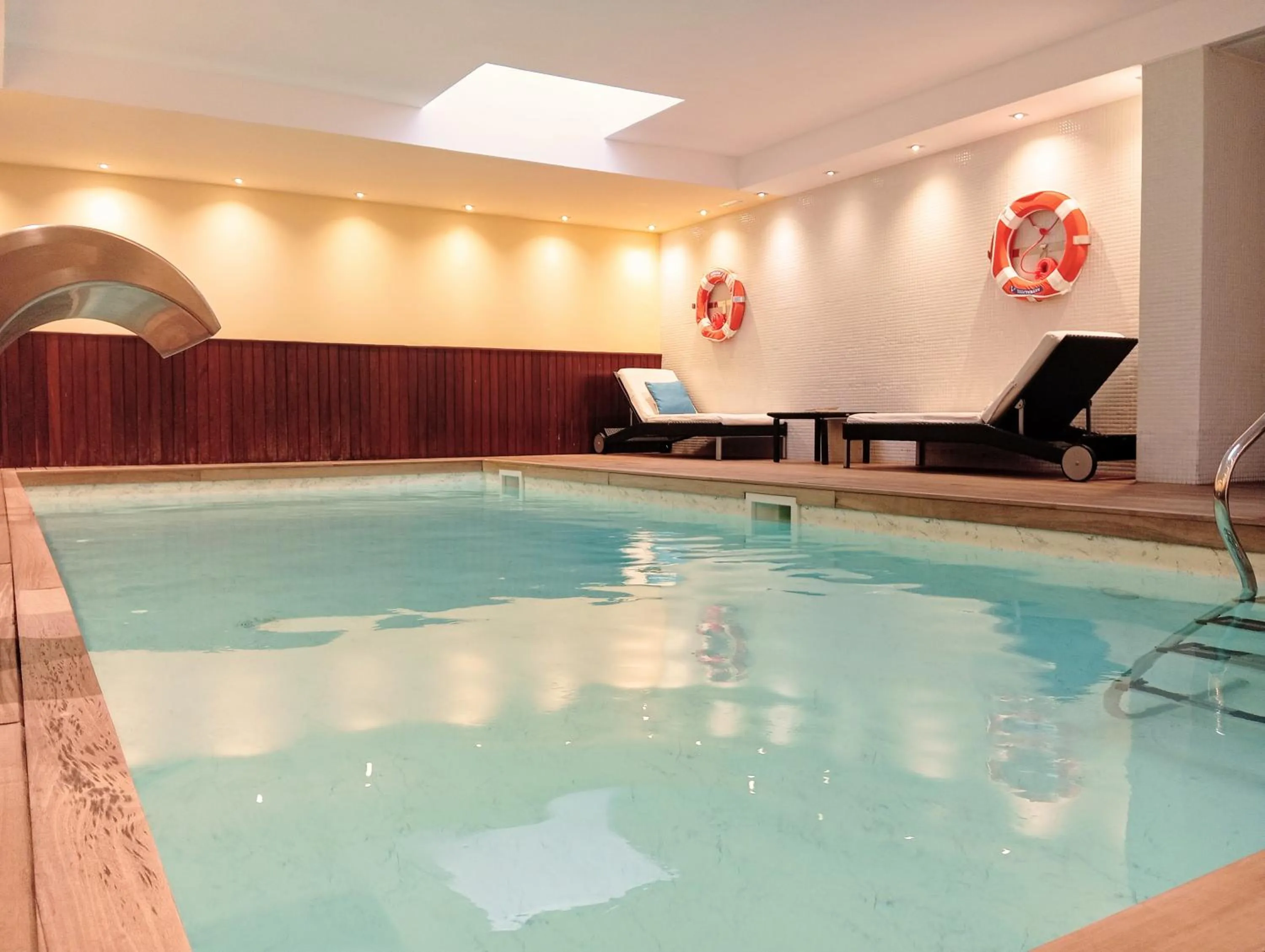 Swimming pool in Hotel Villa Paulita