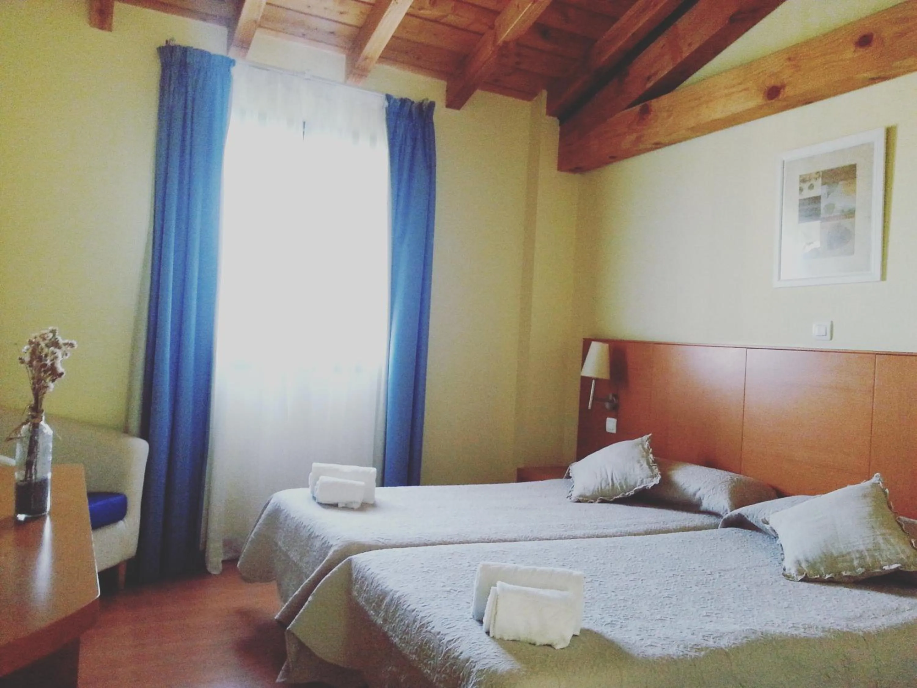 Photo of the whole room in Hotel Ibaigune