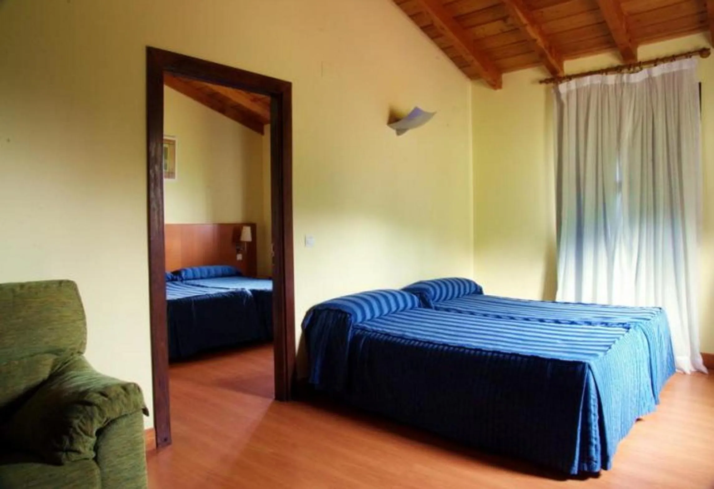 Photo of the whole room in Hotel Ibaigune