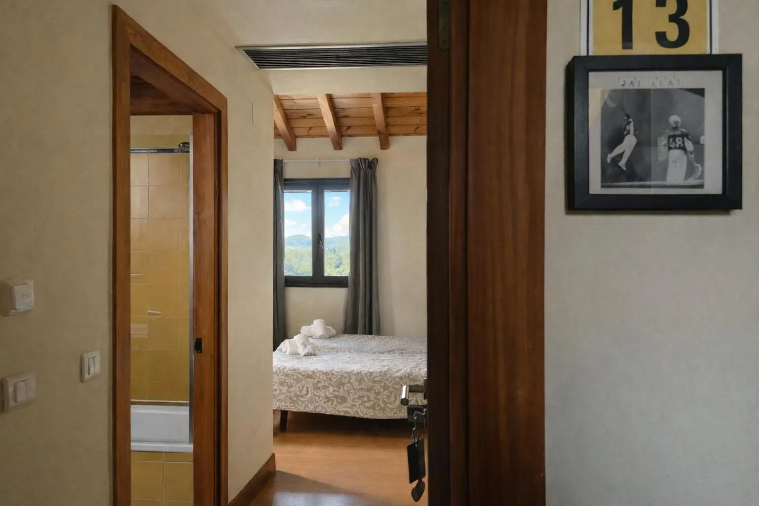 Bedroom, Bed in Hotel Ibaigune