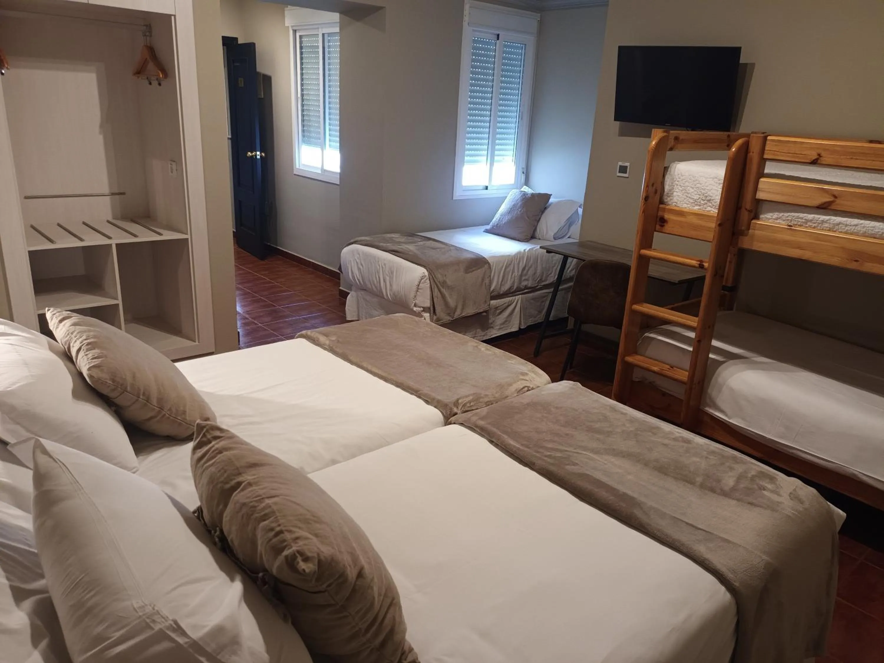 Property building, Bed in Hotel San Francisco