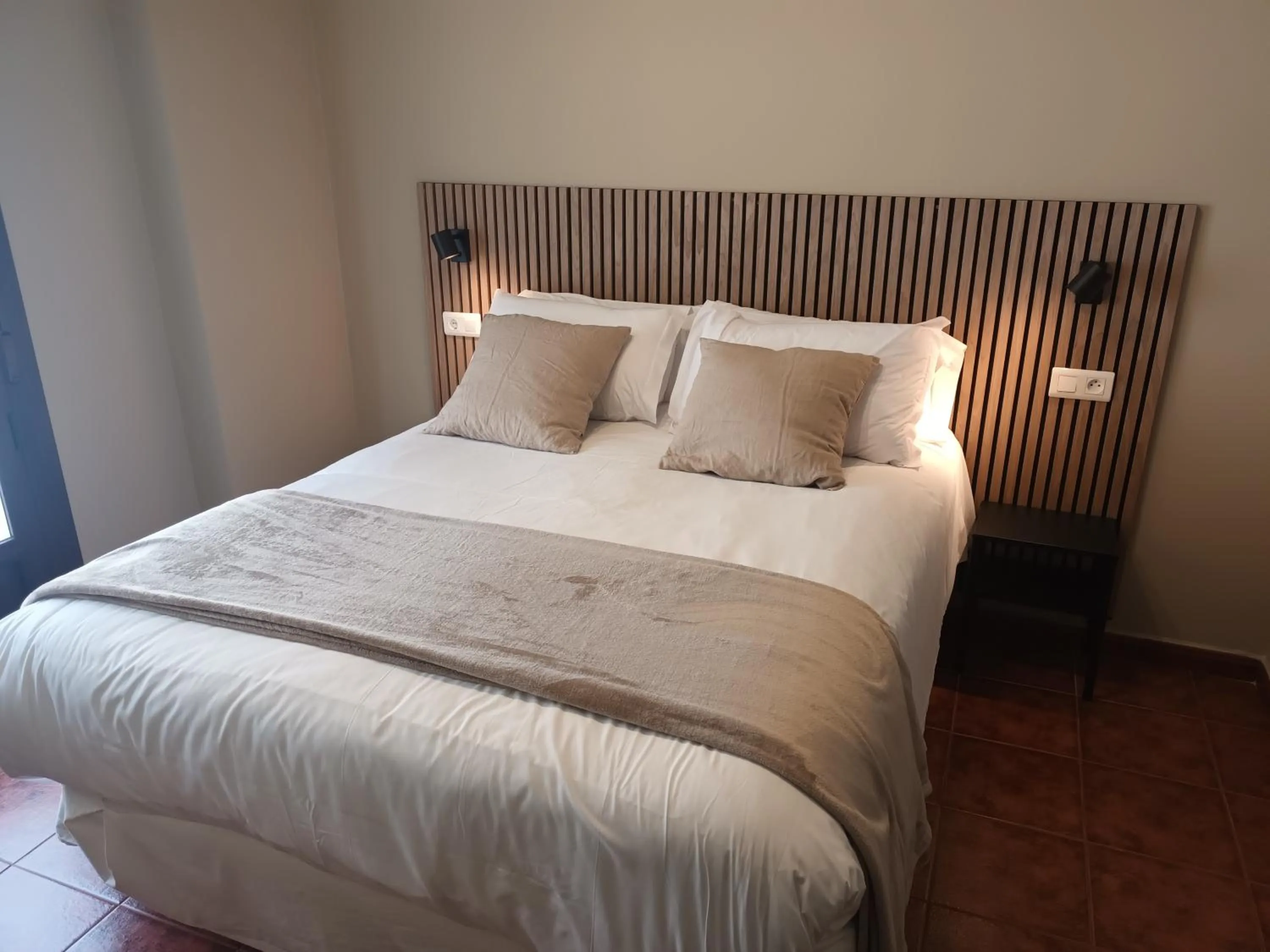 Property building, Bed in Hotel San Francisco