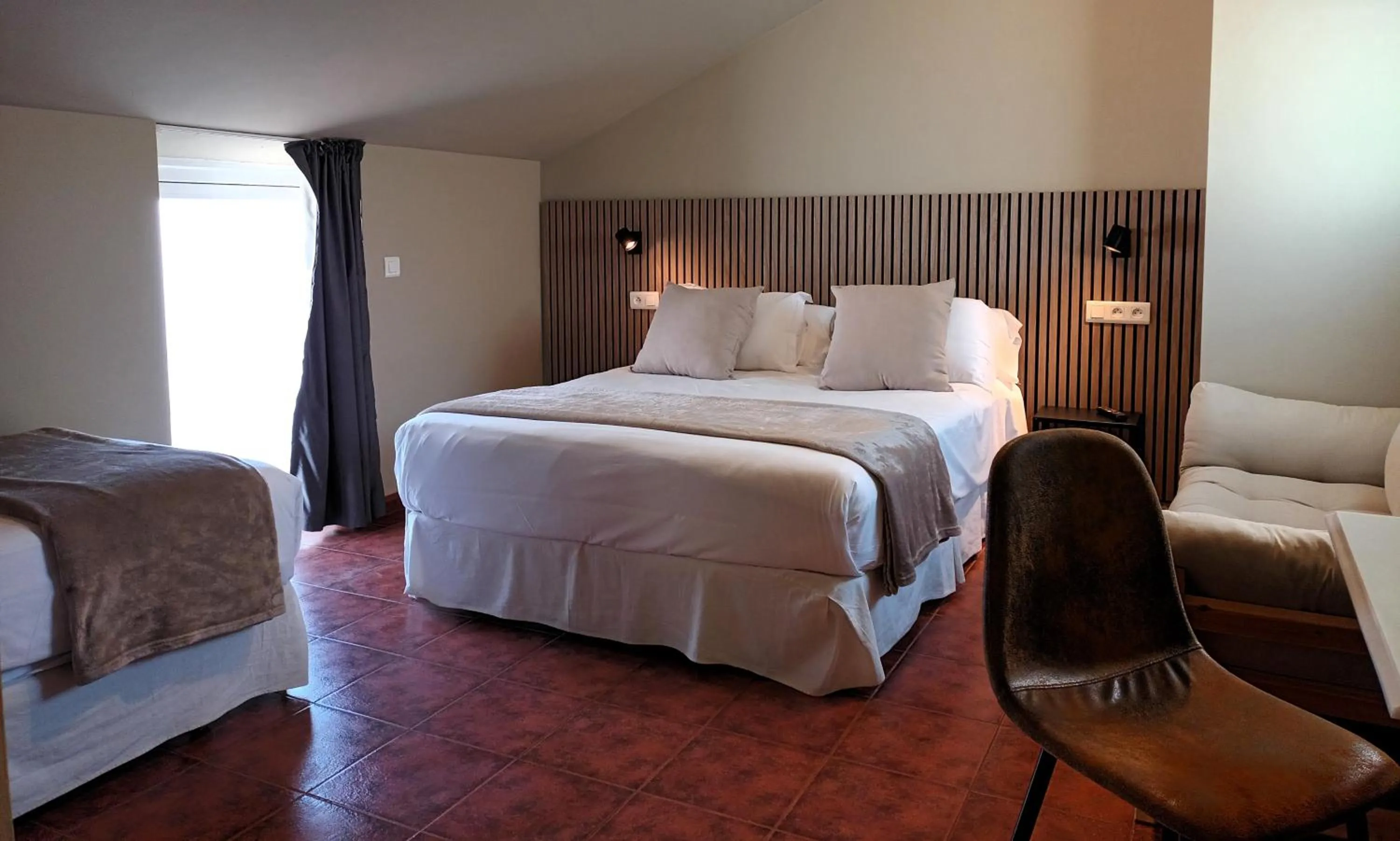 Photo of the whole room, Bed in Hotel San Francisco