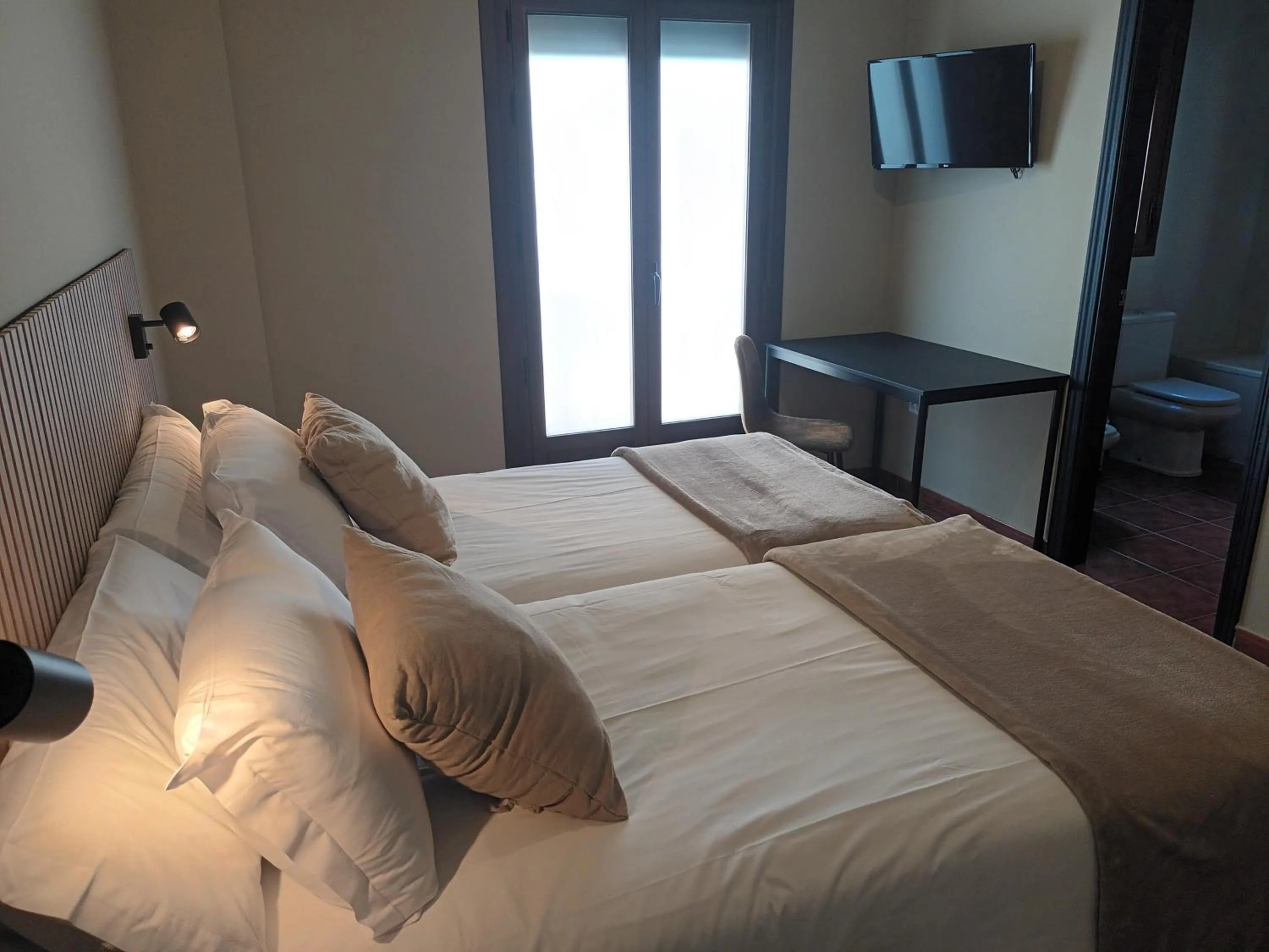 Property building, Bed in Hotel San Francisco