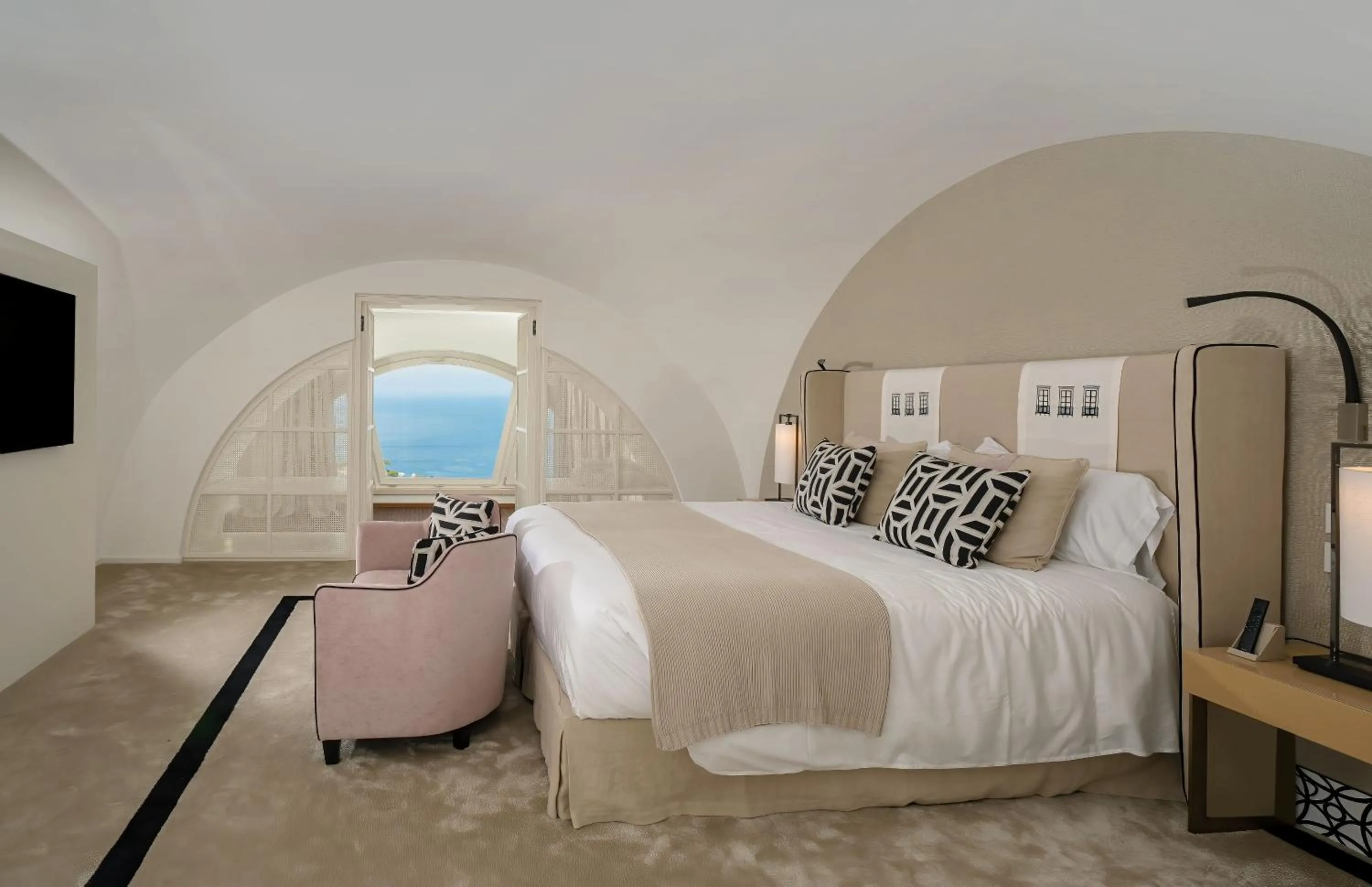 Bed in Palazzo M Capri