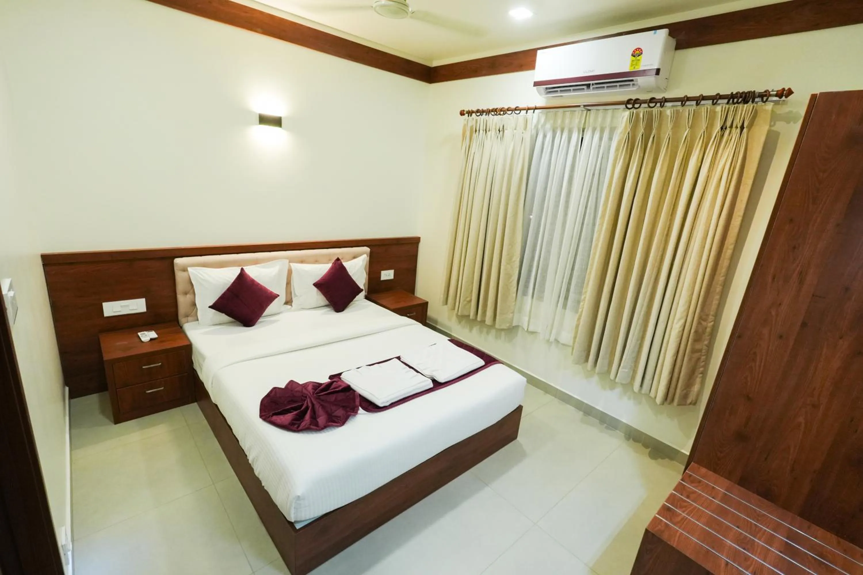 Bedroom, Bed in Royalton Residency