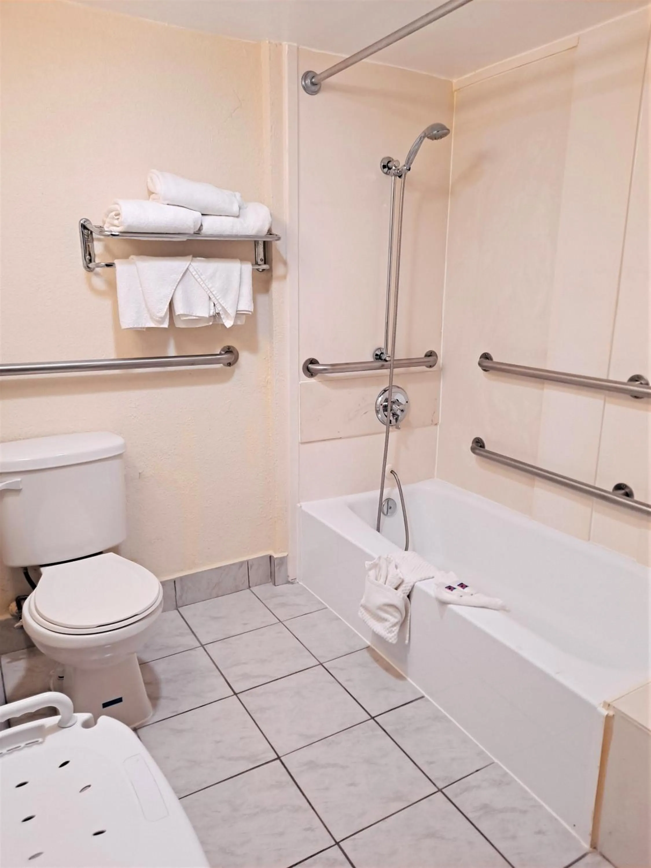 Bathroom in Suites Catonsville MD Baltimore West