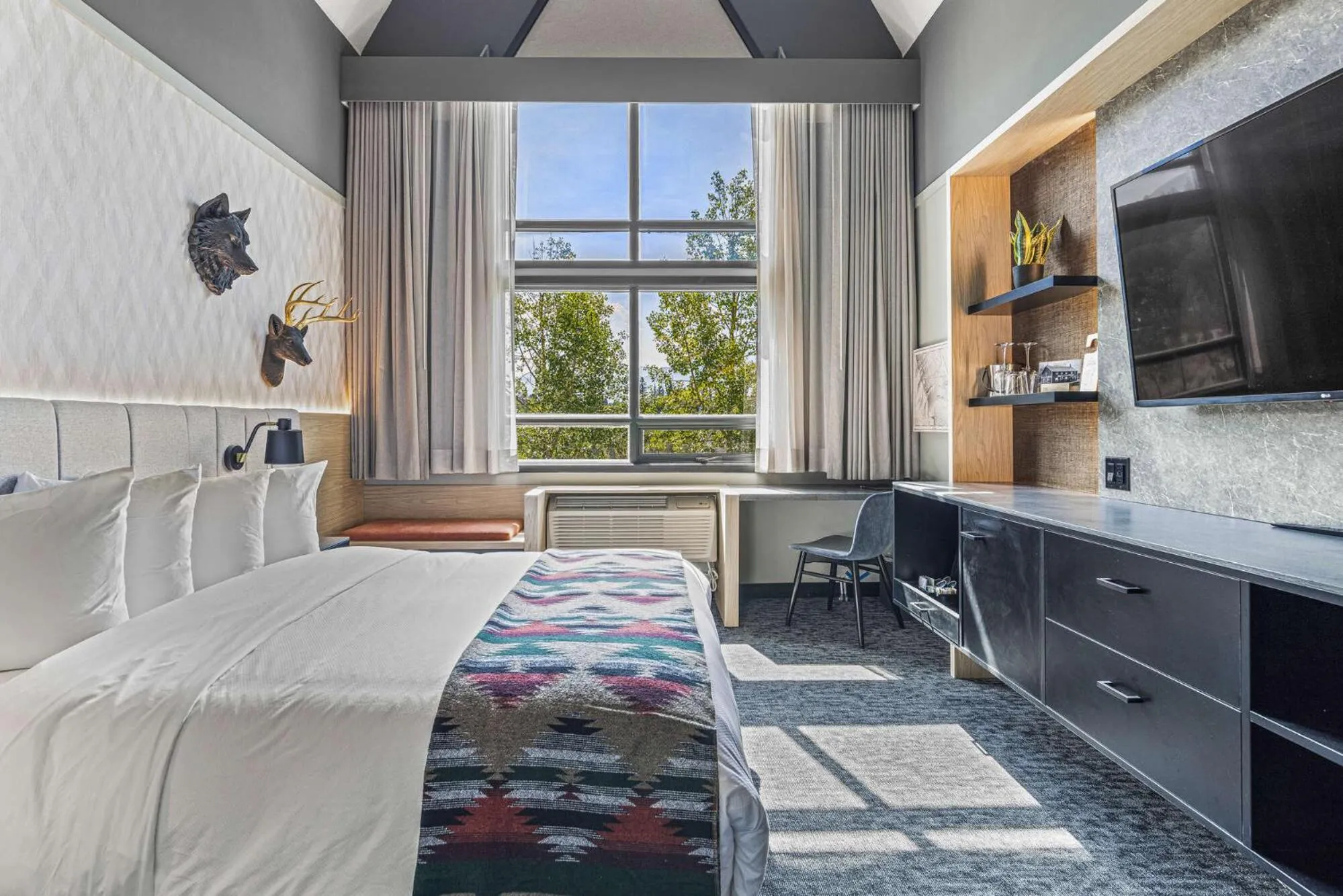 TV and multimedia in MTN House By Basecamp