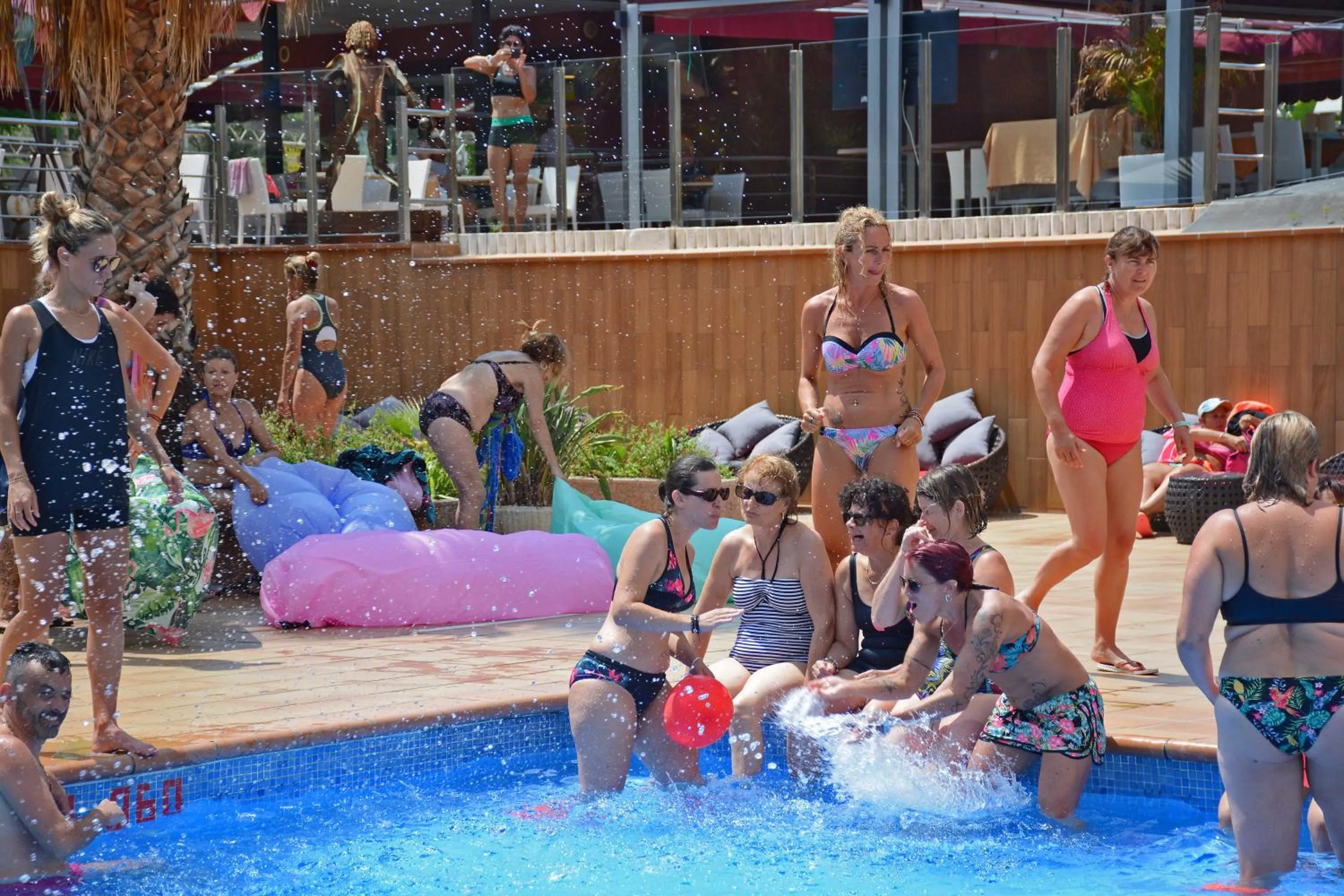 Swimming pool in Don Angel & SPA & Padel- Adults Recommended