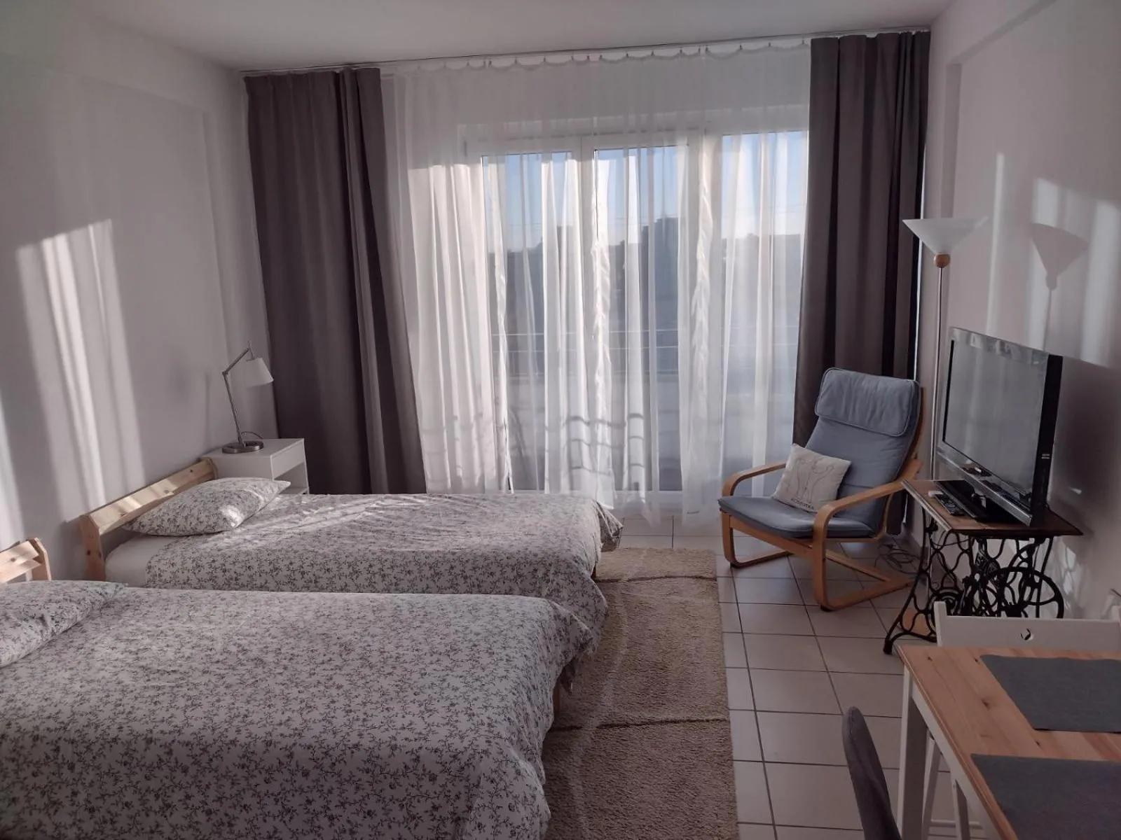 Living room, Bed in Studio przy Spodku