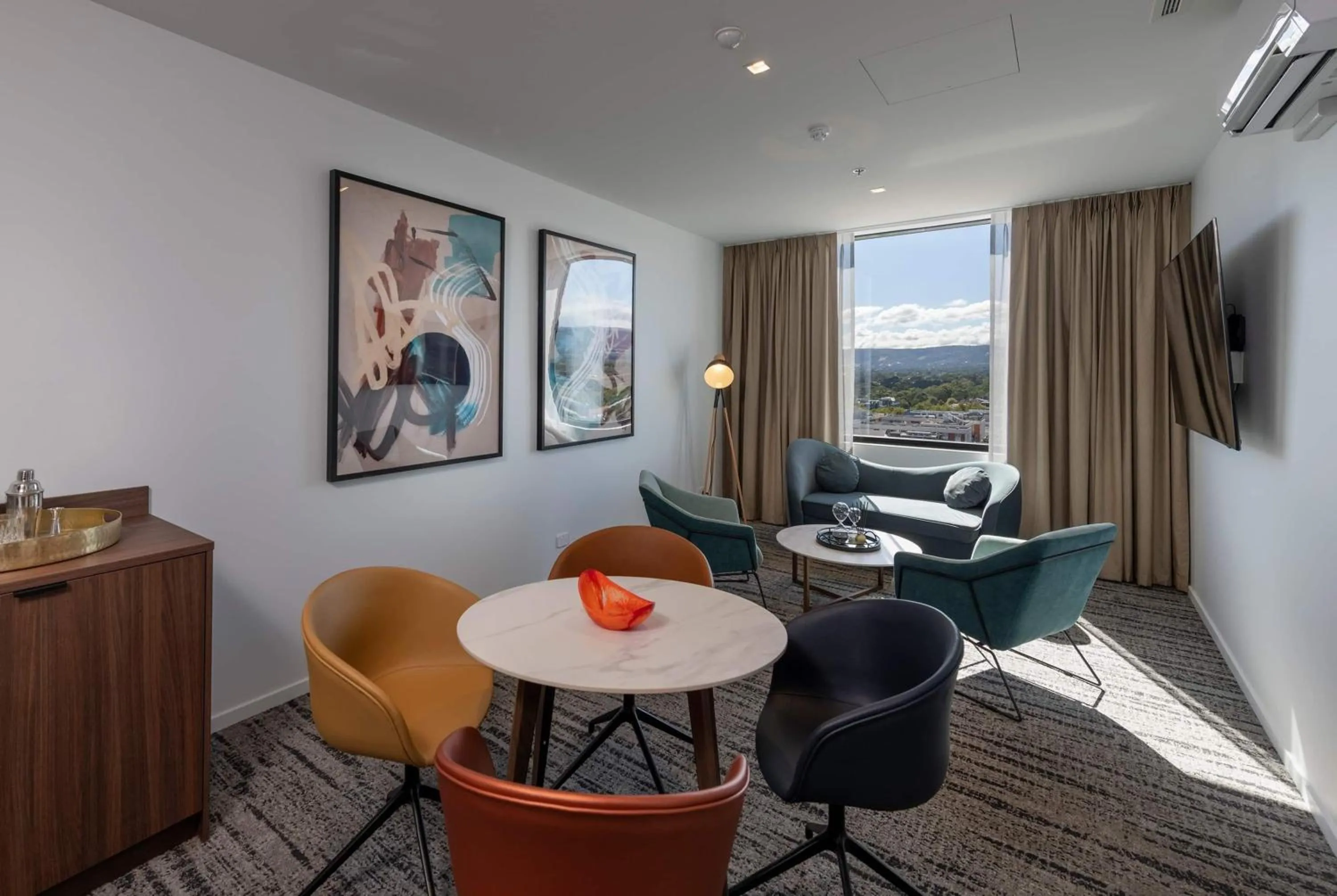 Photo of the whole room in TRYP Adelaide by Wyndham