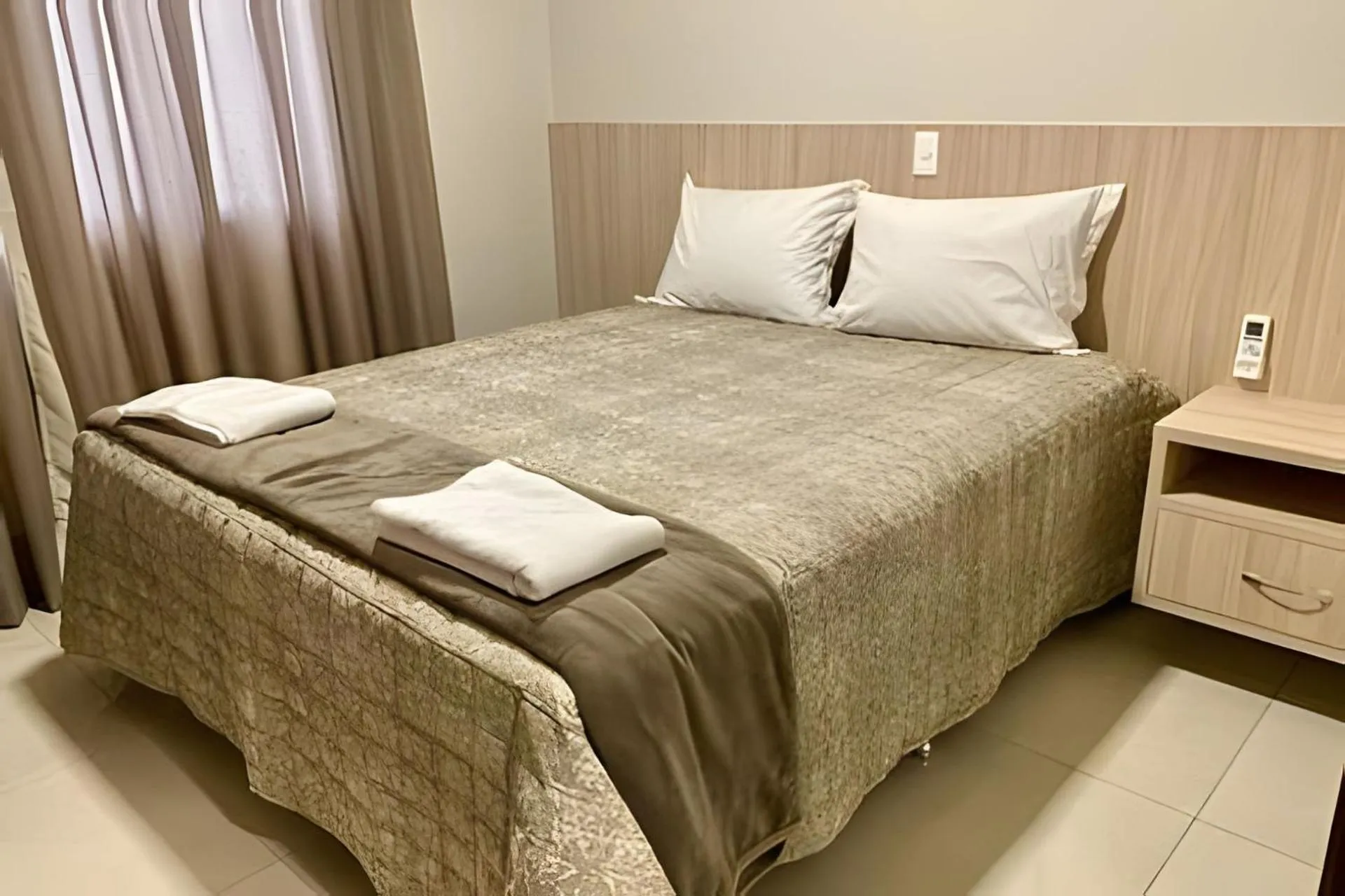 Bathroom, Bed in Edifício Shalfa