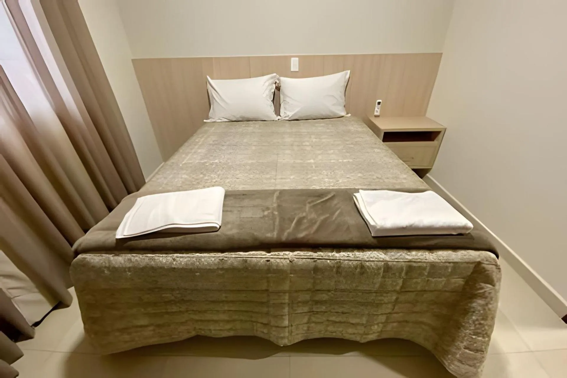 Toilet, Bed in Edifício Shalfa