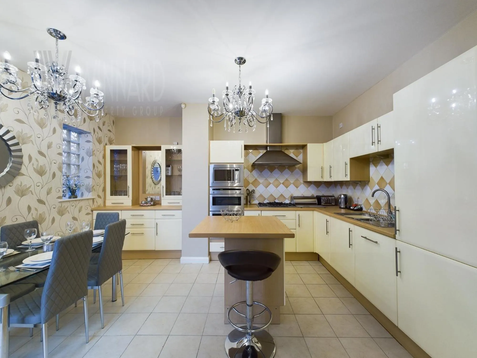 Kitchen or kitchenette in The Beach House, Luxury Apartments