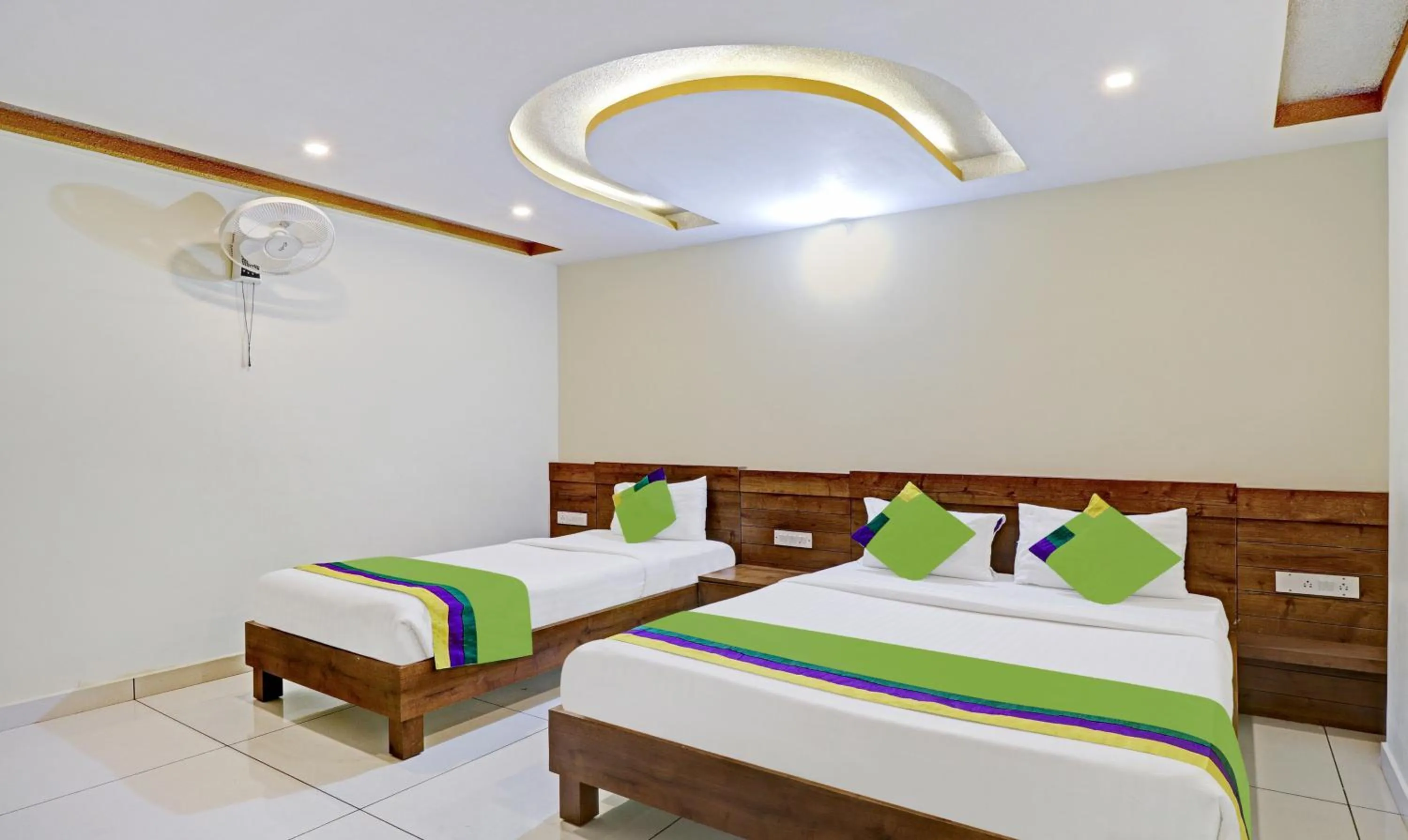 Bedroom, Bed in Treebo Skanda Suites