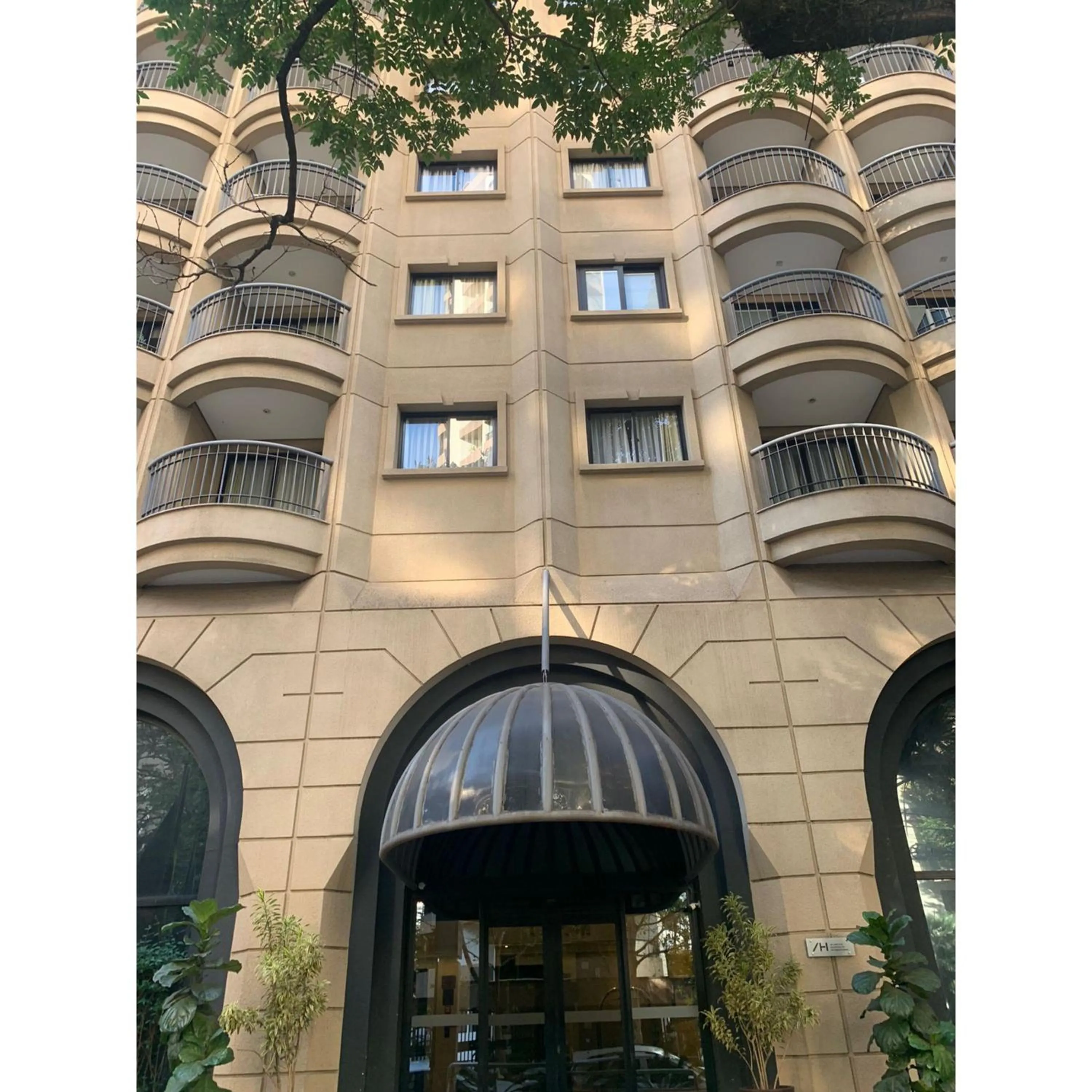 Facade/entrance in Charlie Jerônimo da Veiga