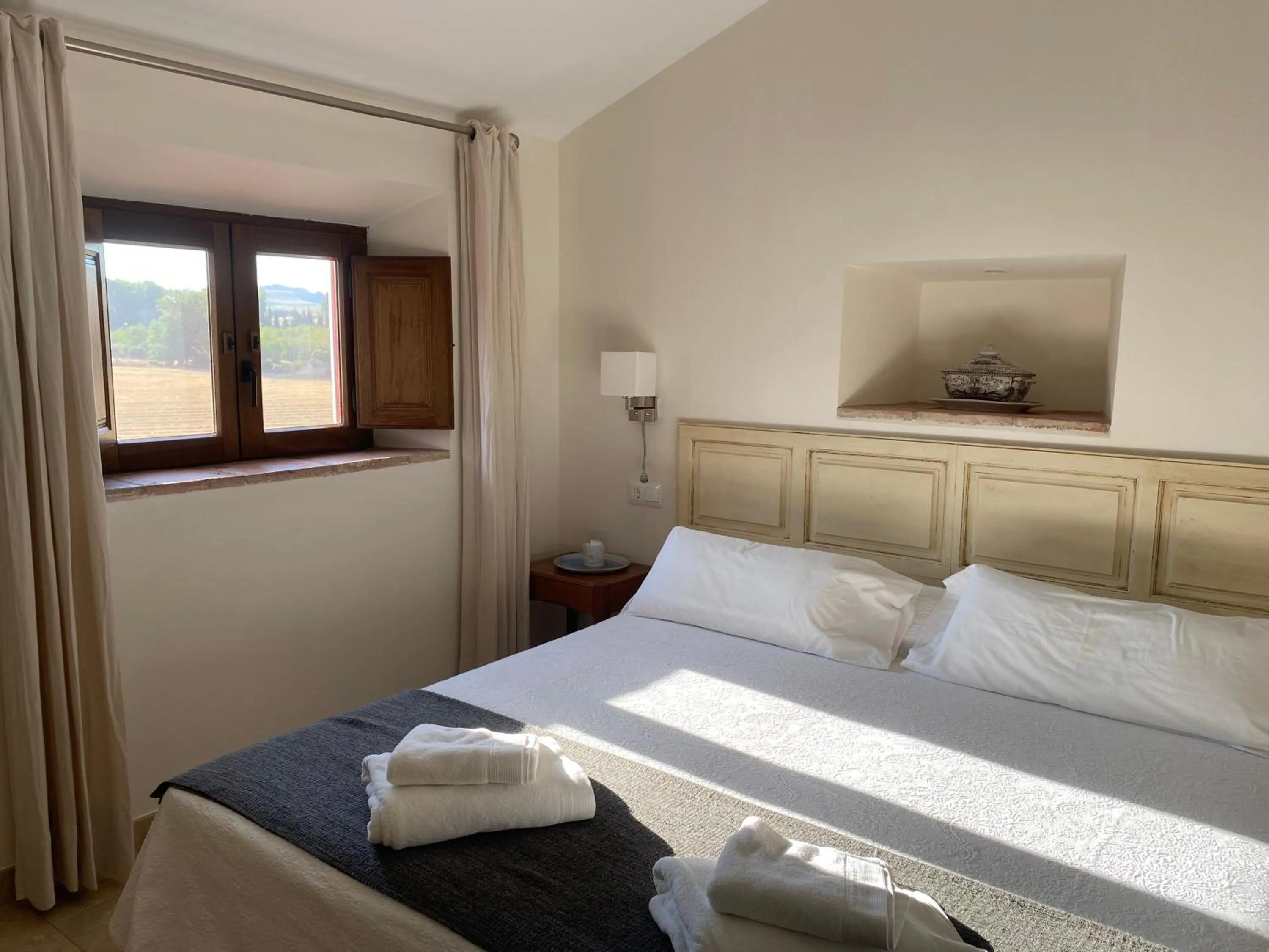 View (from property/room), Bed in Hotel Cortijo Las Piletas