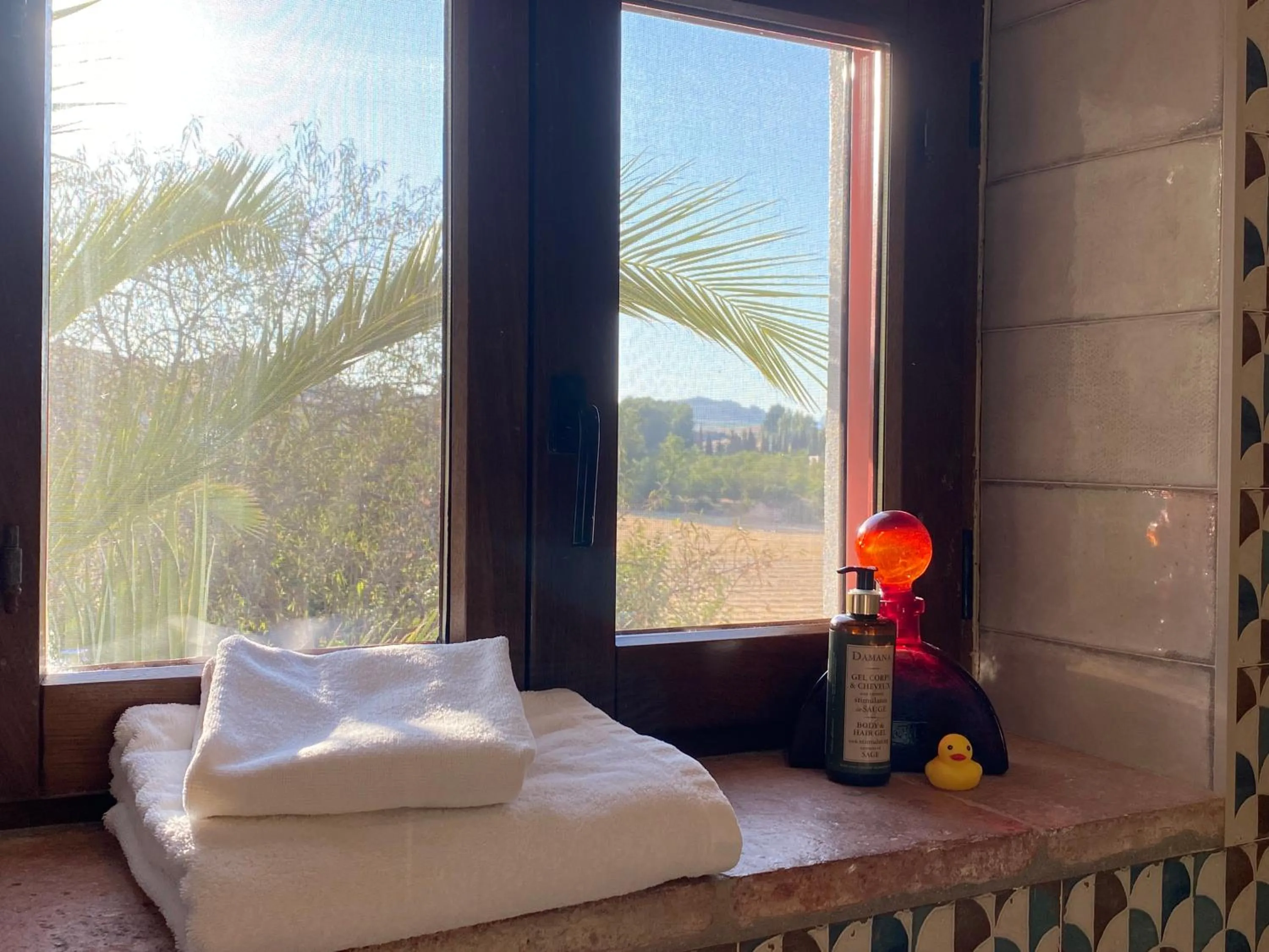 Bathroom, Bed in Hotel Cortijo Las Piletas