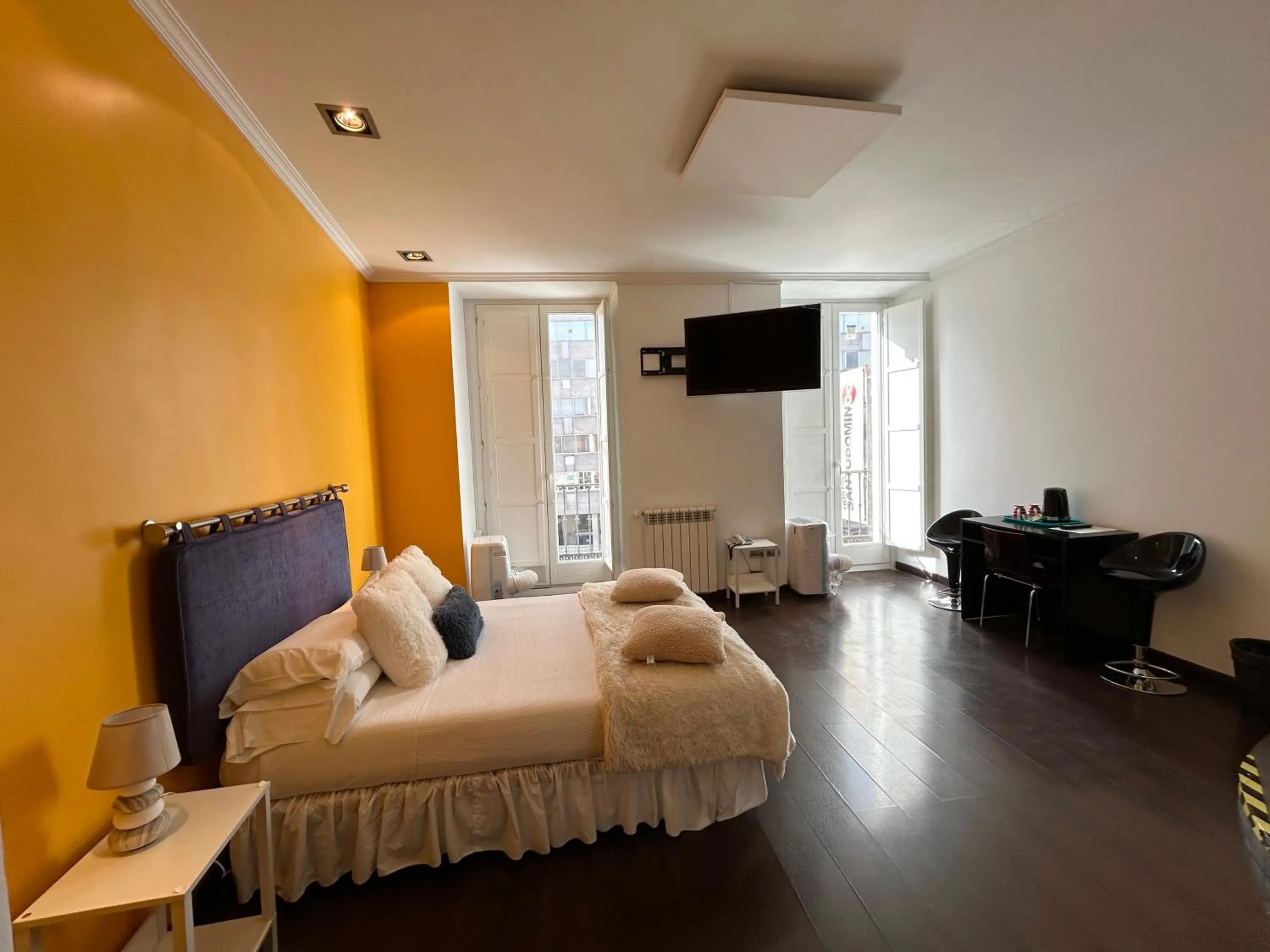 Bird's eye view, Bed in Hostal Santo Domingo