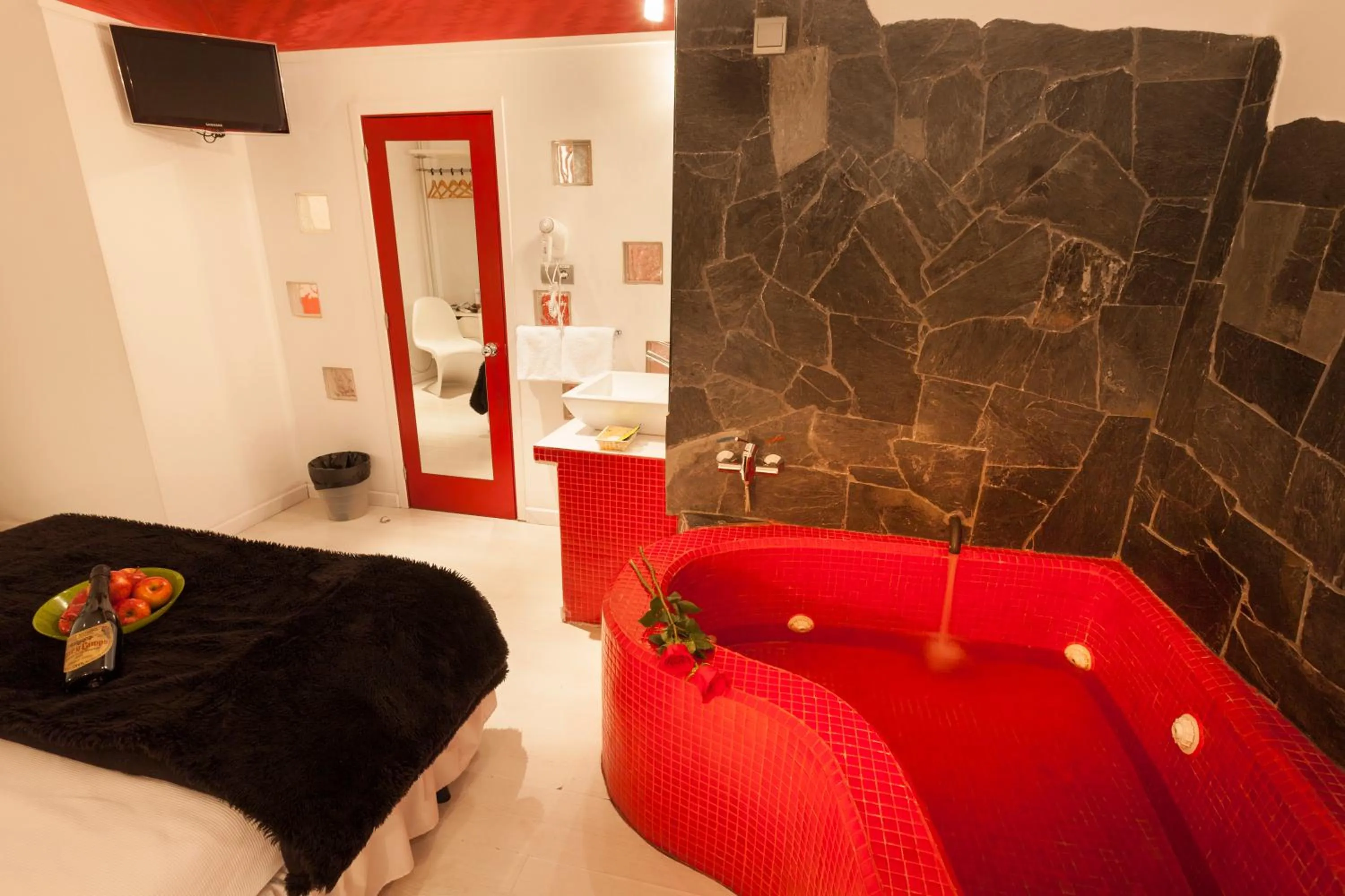 Bath, Bed in Hostal Santo Domingo