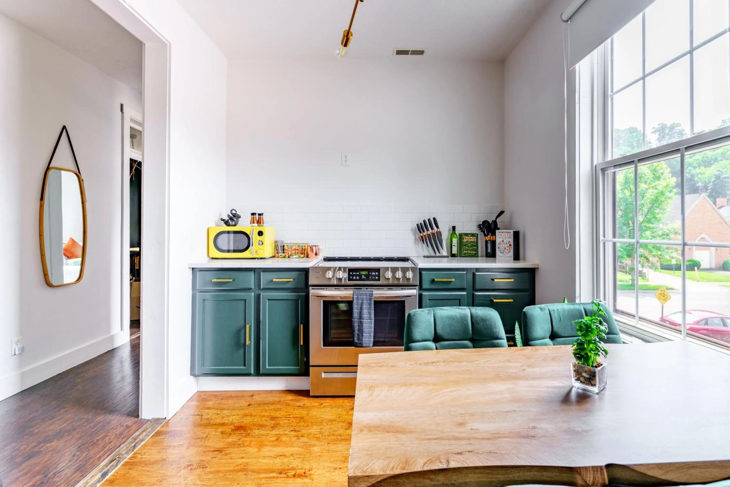 Jungle House Luxury Stays - Downtown Chillicothe