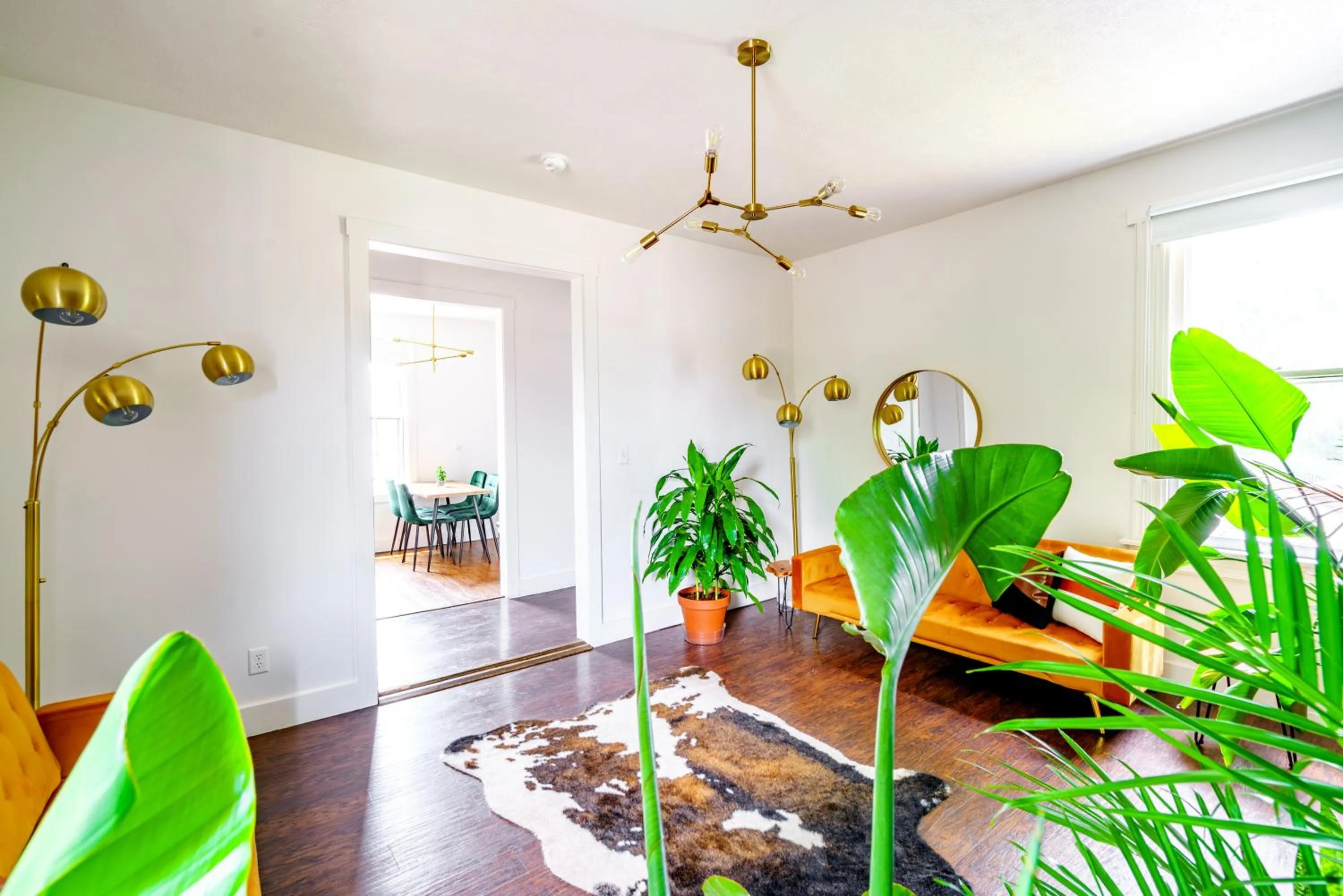 Jungle House Luxury Stays - Downtown Chillicothe