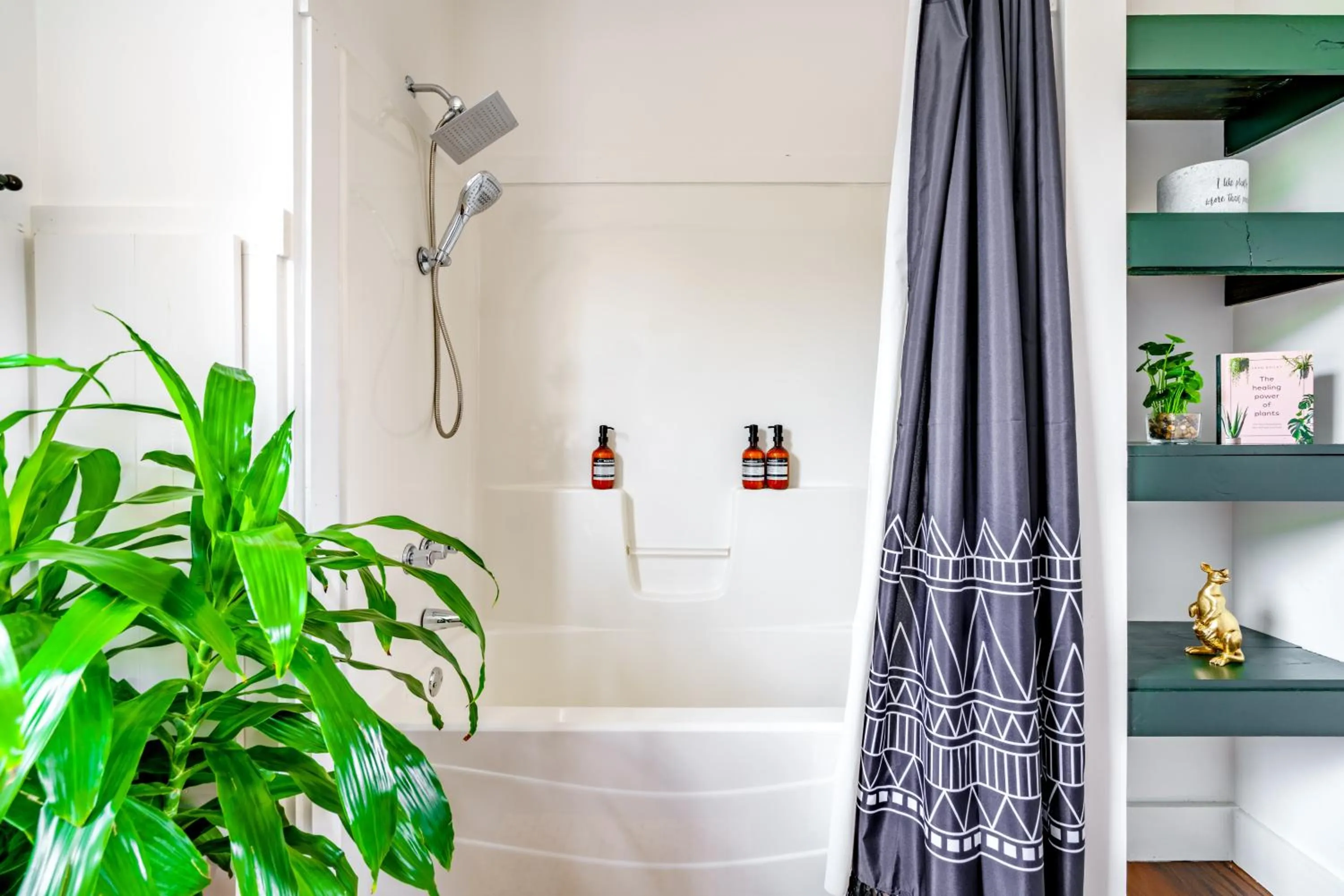 Jungle House Luxury Stays - Downtown Chillicothe