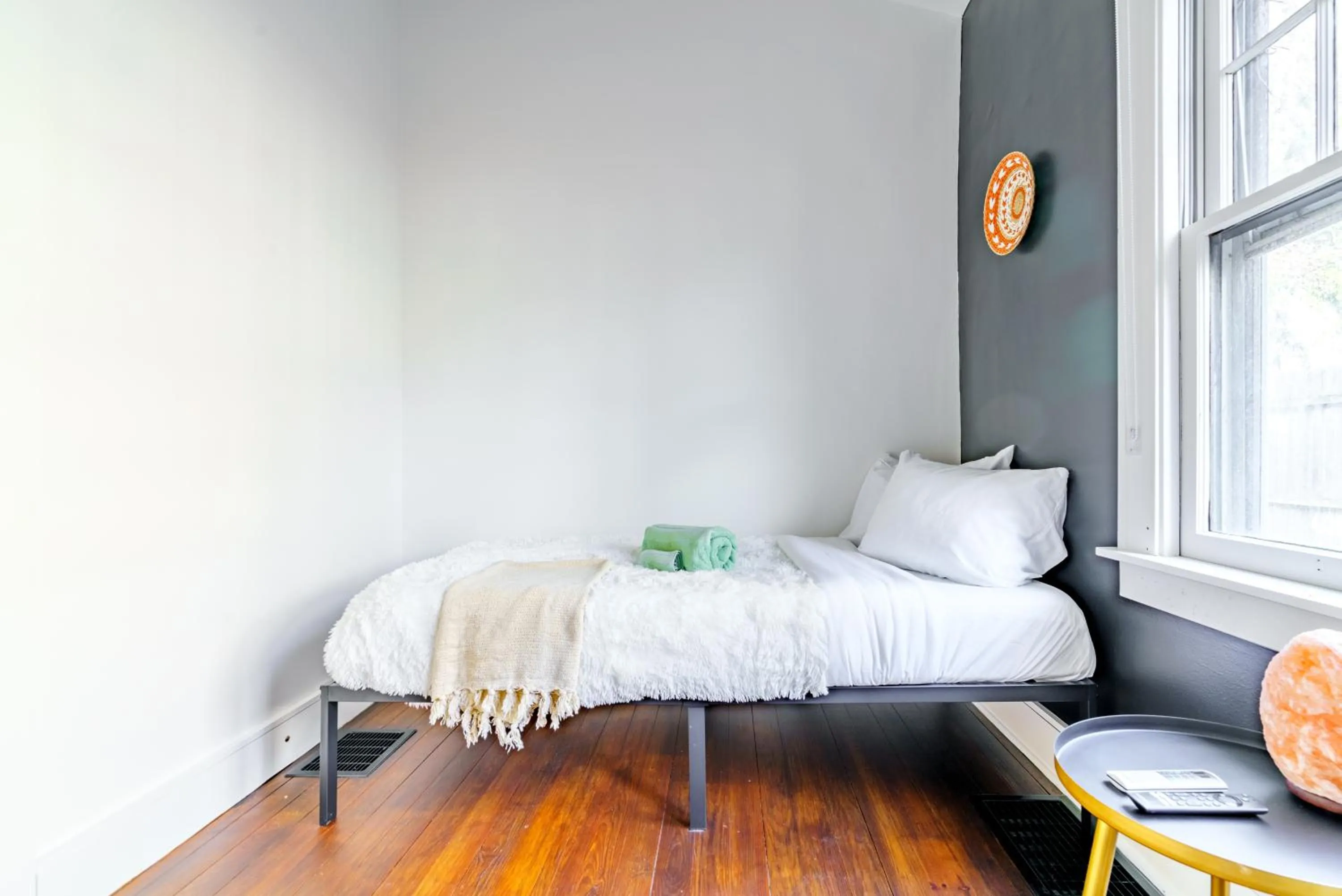 Bed in Jungle House Luxury Stays - Downtown Chillicothe