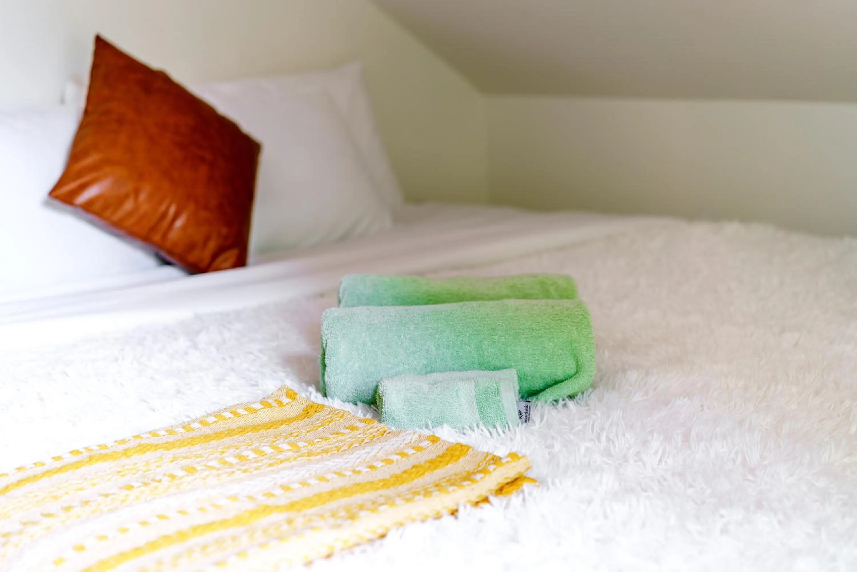 Bed in Jungle House Luxury Stays - Downtown Chillicothe