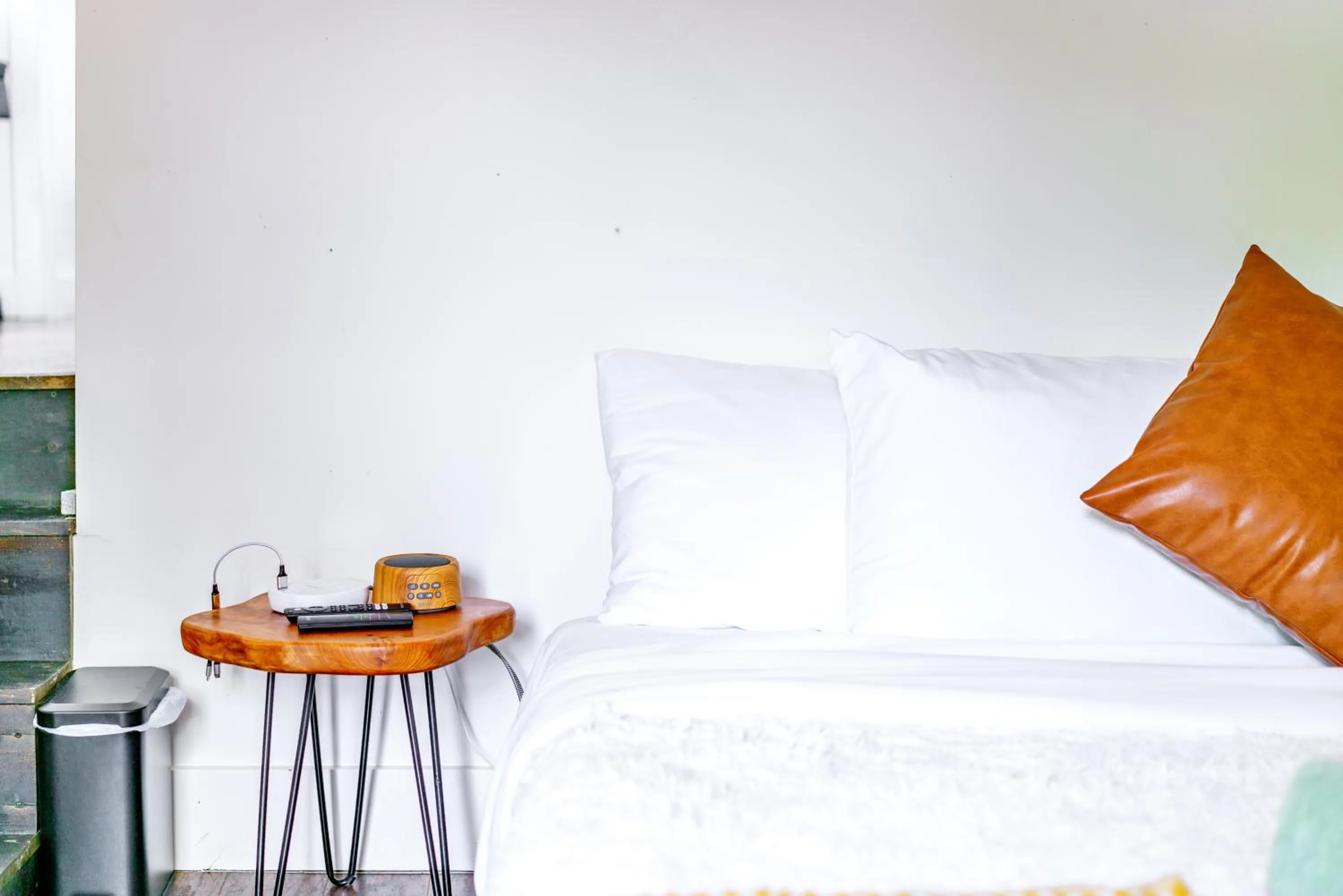 Bed in Jungle House Luxury Stays - Downtown Chillicothe