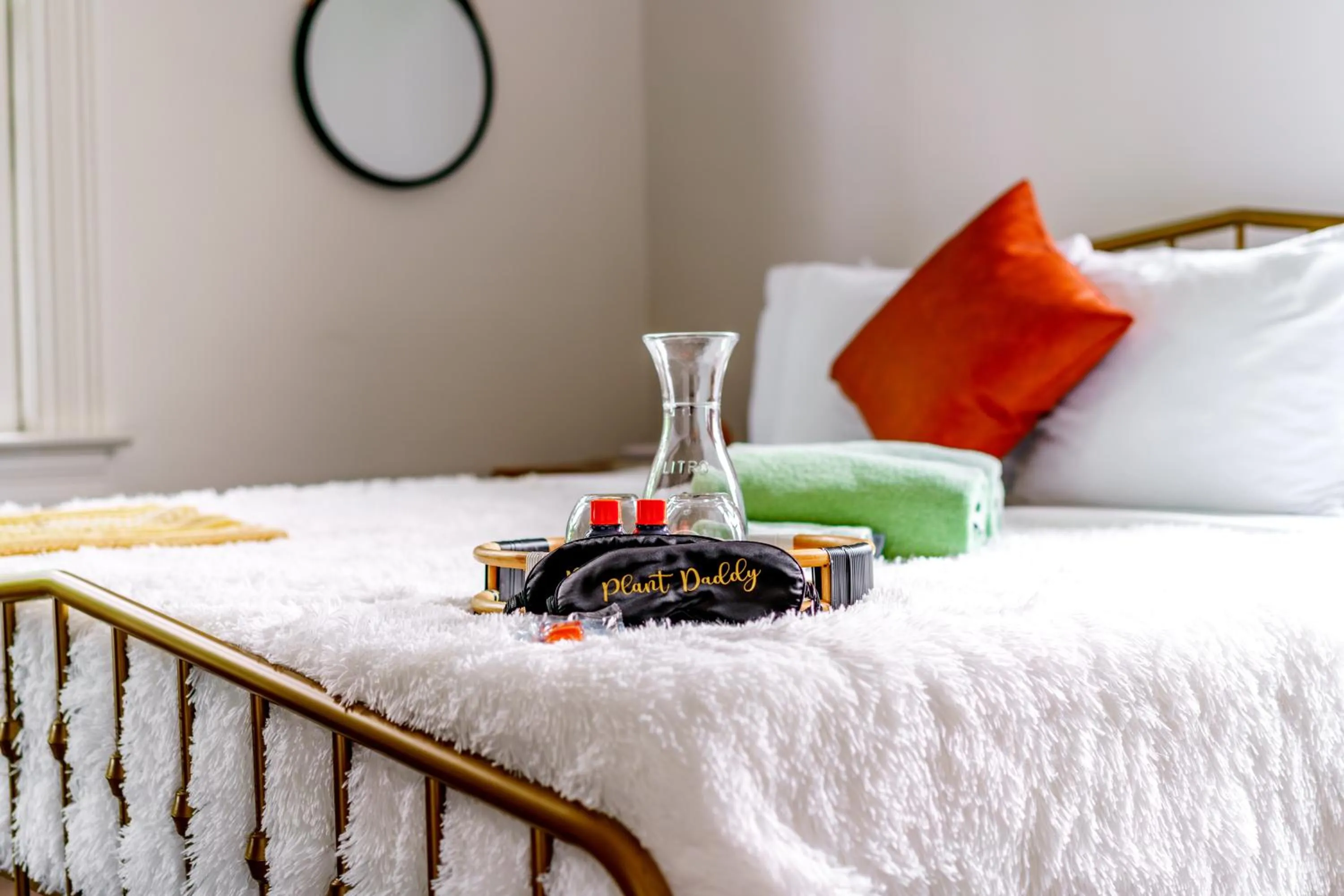 Bed in Jungle House Luxury Stays - Downtown Chillicothe