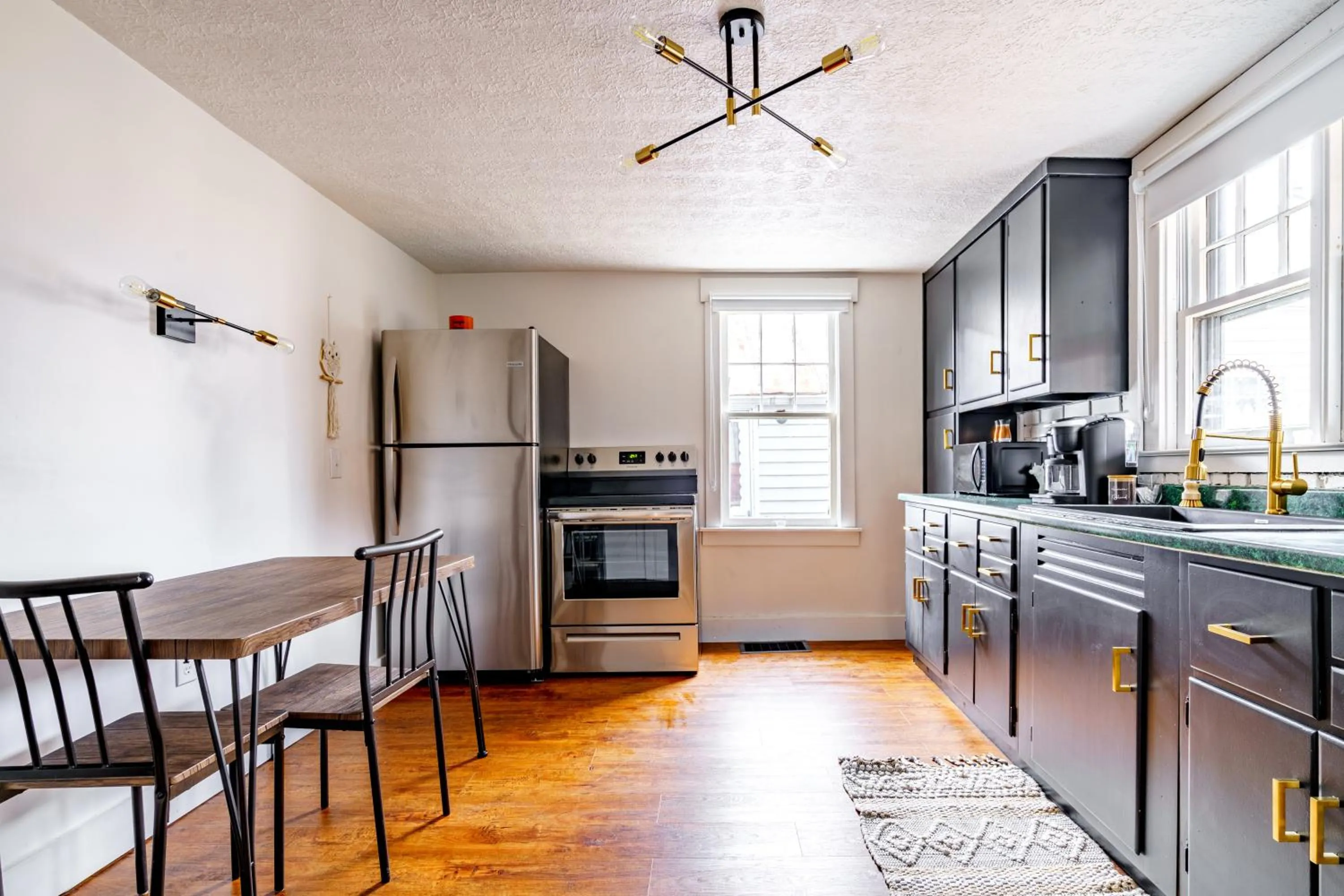 Jungle House Luxury Stays - Downtown Chillicothe