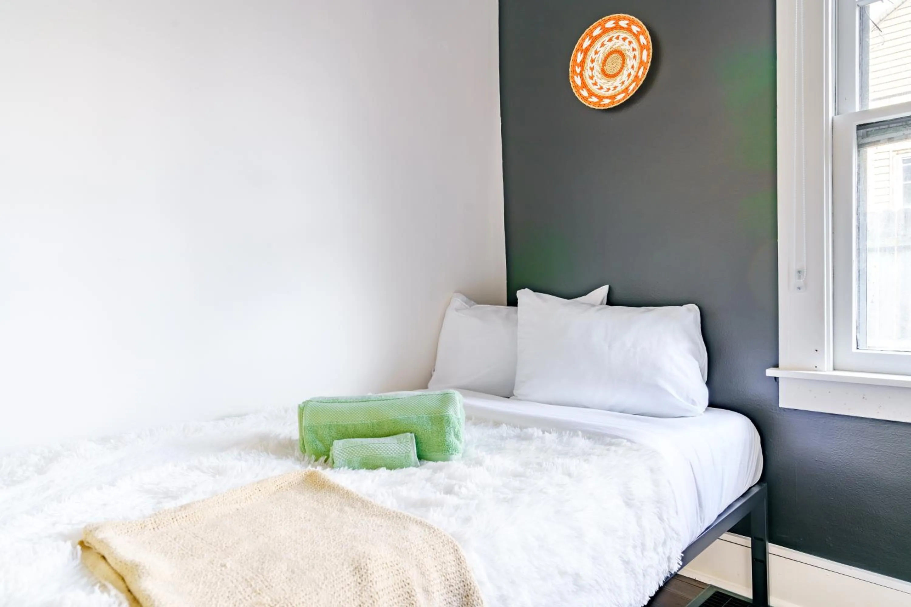 Bed in Jungle House Luxury Stays - Downtown Chillicothe