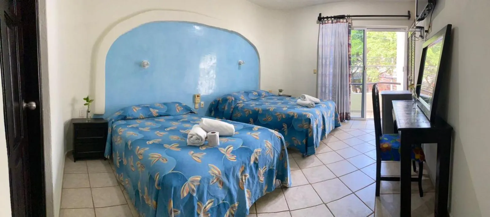 Photo of the whole room, Bed in Hotel Castillo Del Mar - 5 Th Ave