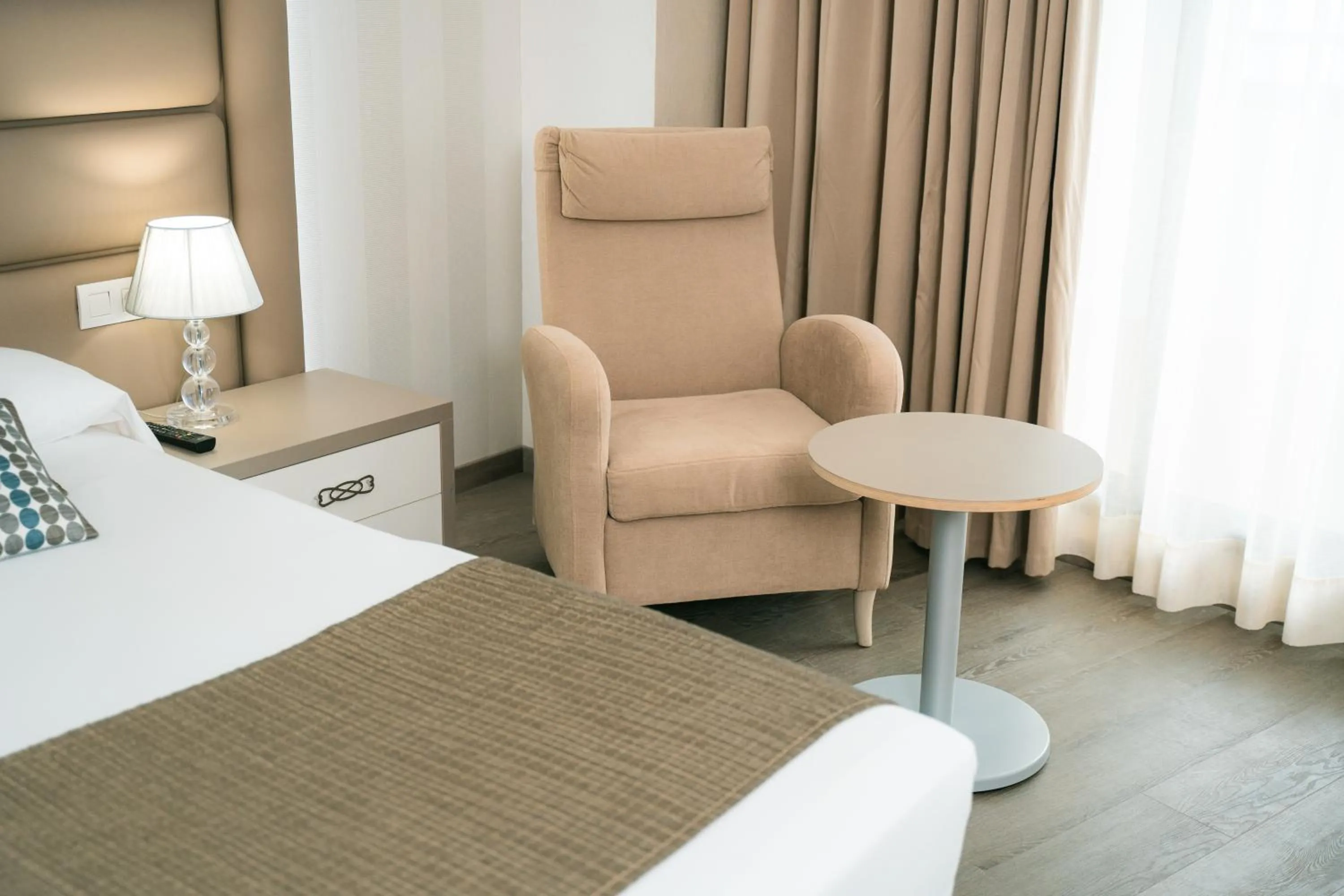 Bedroom, Seating Area in Marina d'Or ® Hotel Marina d'Or Balneario 5*