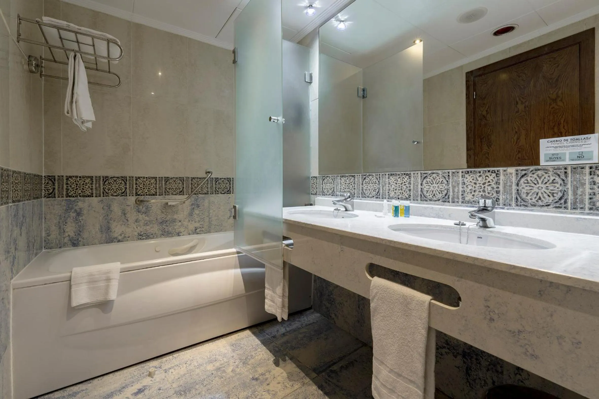 Bathroom in Marina d'Or ® Hotel Marina d'Or Balneario 5*