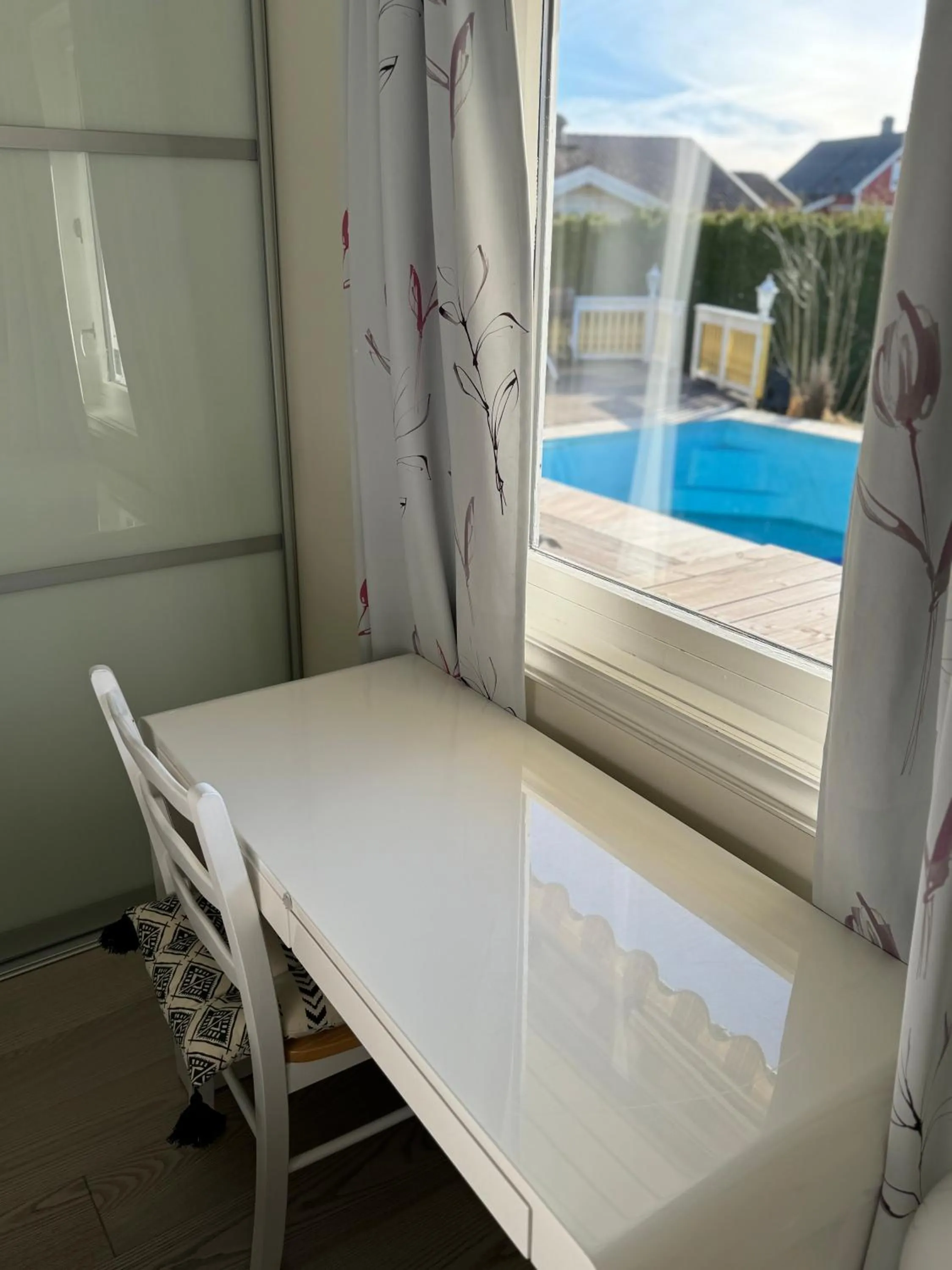 Garden view in Just Like Home Bed & Spa Porsgrunn