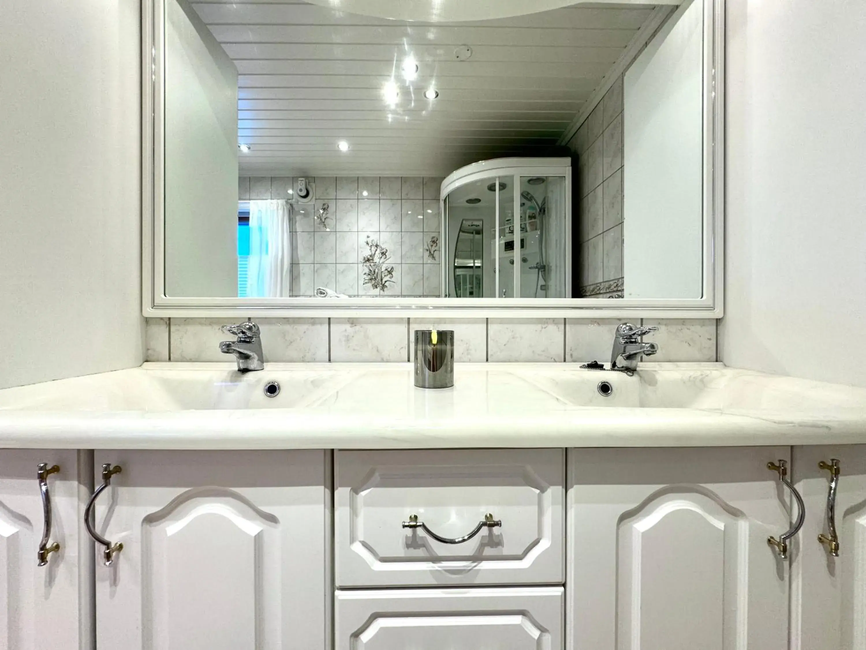 One-Bedroom House in Just Like Home One-Bedroom House in Just Like Home