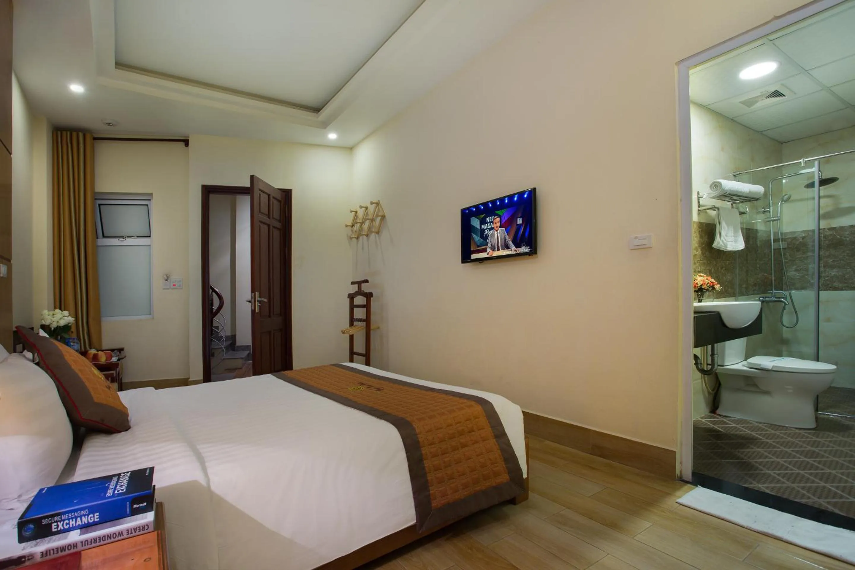 Shower, Bed in Vong Xua Boutique Hotel