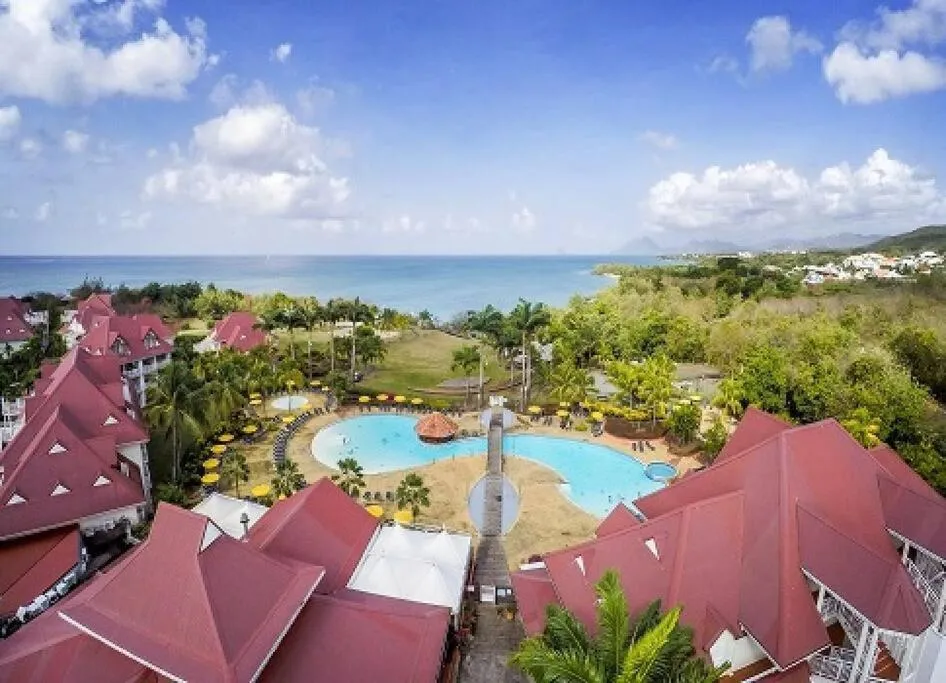 Swimming pool in Studio Tropical avec vue mer dans une résidence hôtelière