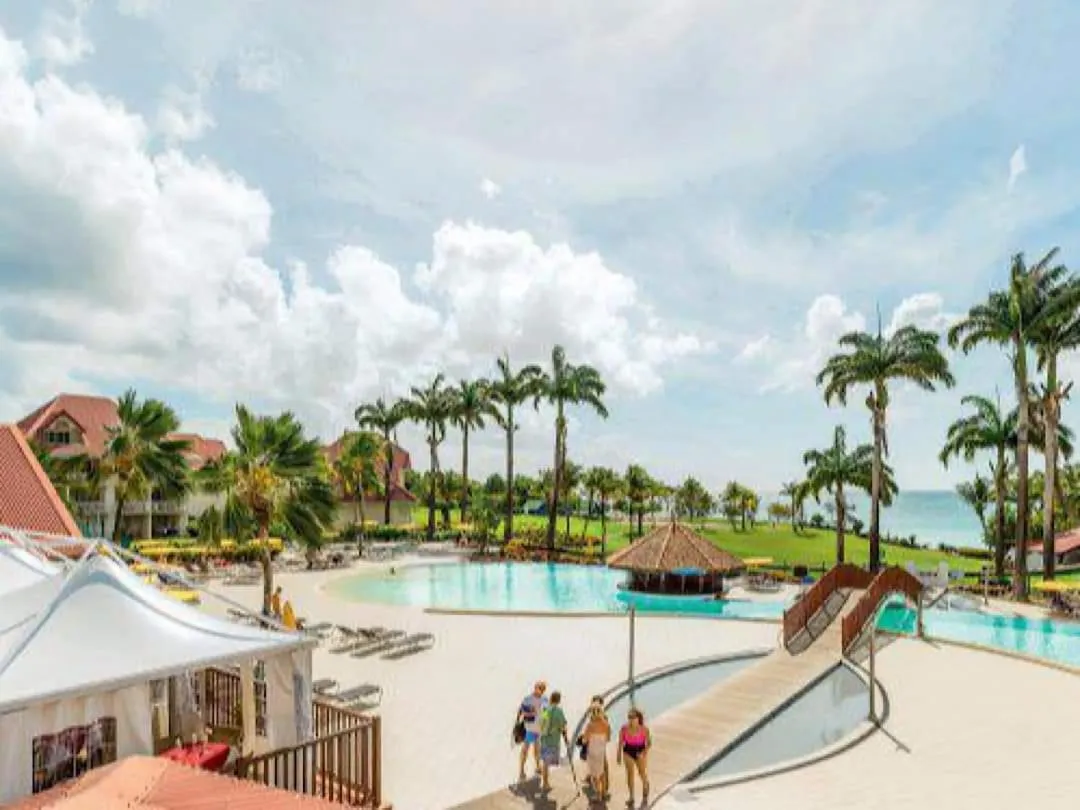 Swimming pool in Studio Tropical avec vue mer dans une résidence hôtelière