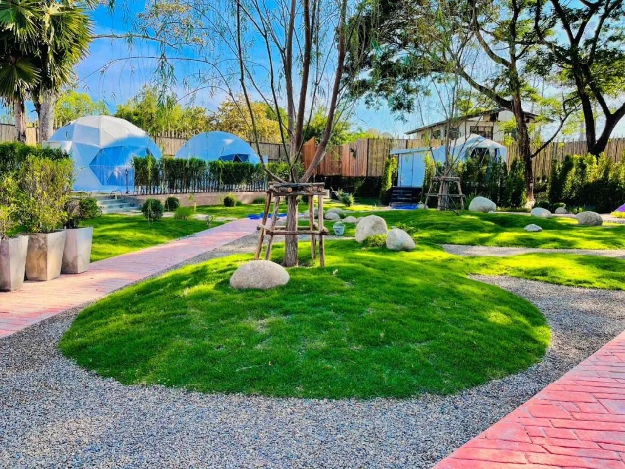 Garden in PaPa Q suite Resort