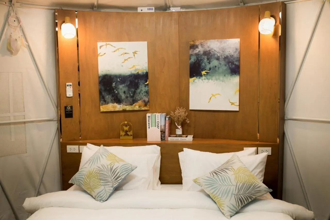 Photo of the whole room, Bed in PaPa Q suite Resort