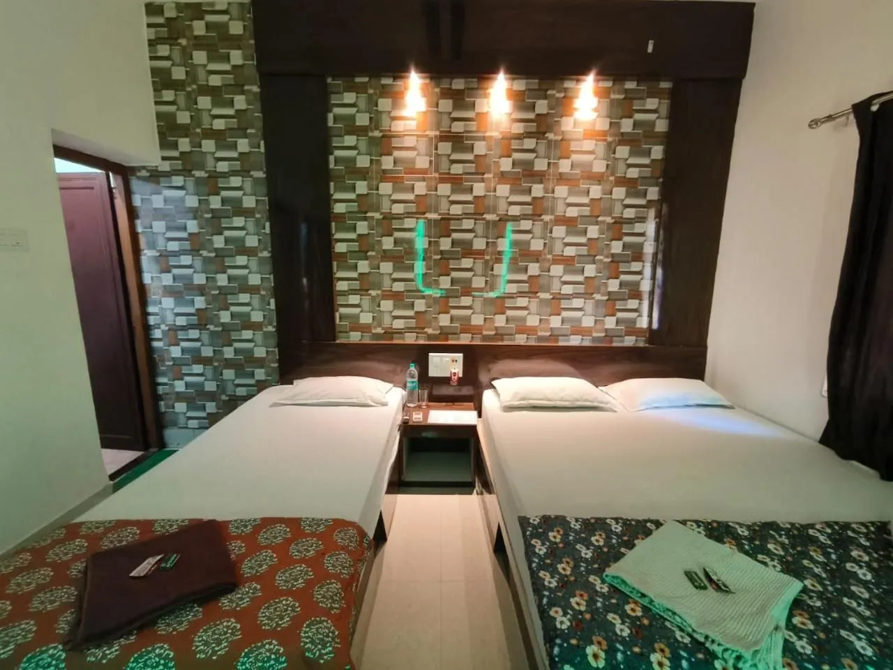 Bed in Hotel Bobby house 450m from beach & 1 km from temple