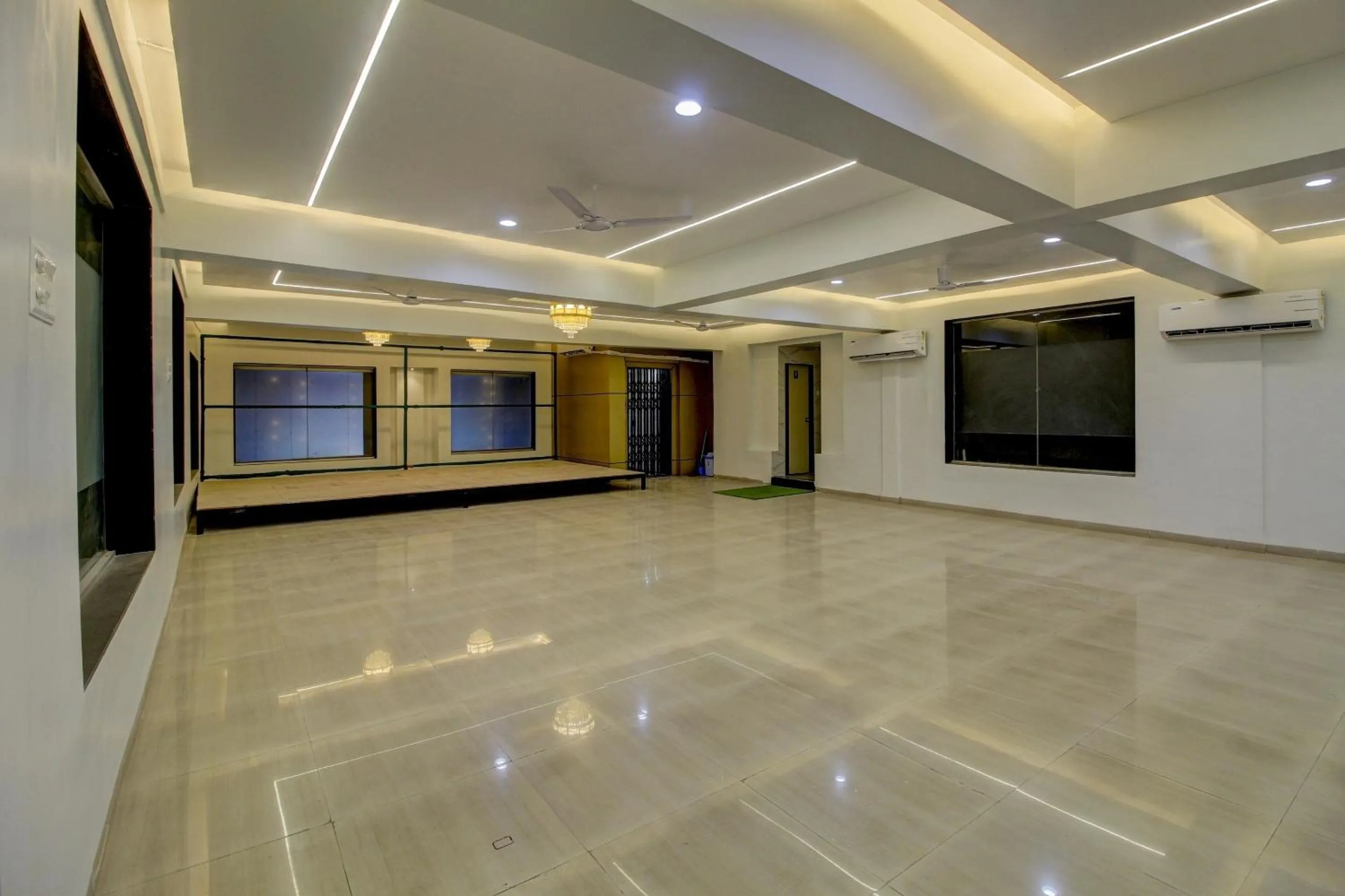 Entertainment in Super Collection O Kesar Inn Banquet & Lodging