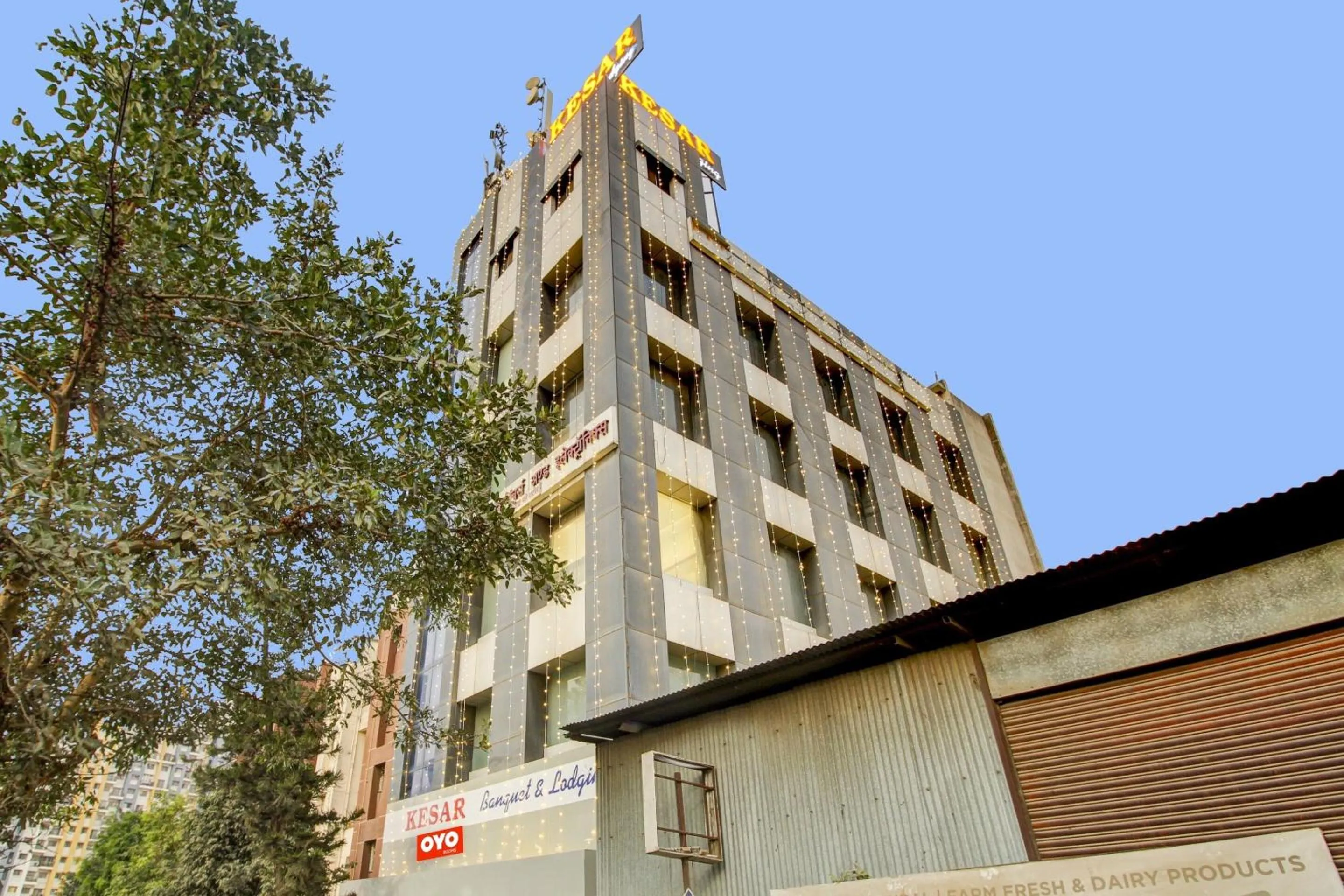 Facade/entrance in Super Collection O Kesar Inn Banquet & Lodging