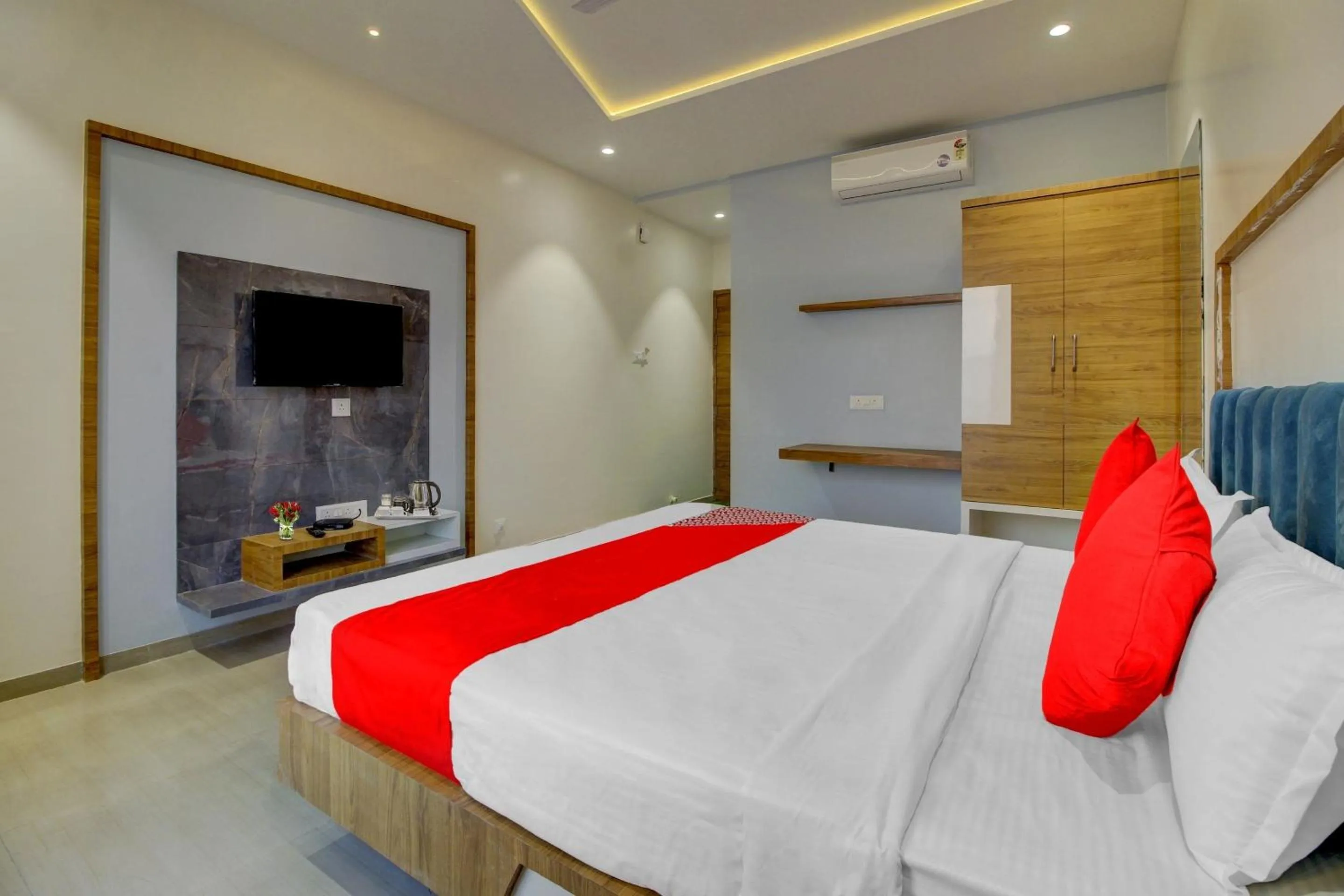 Bedroom in Super Collection O Kesar Inn Banquet & Lodging